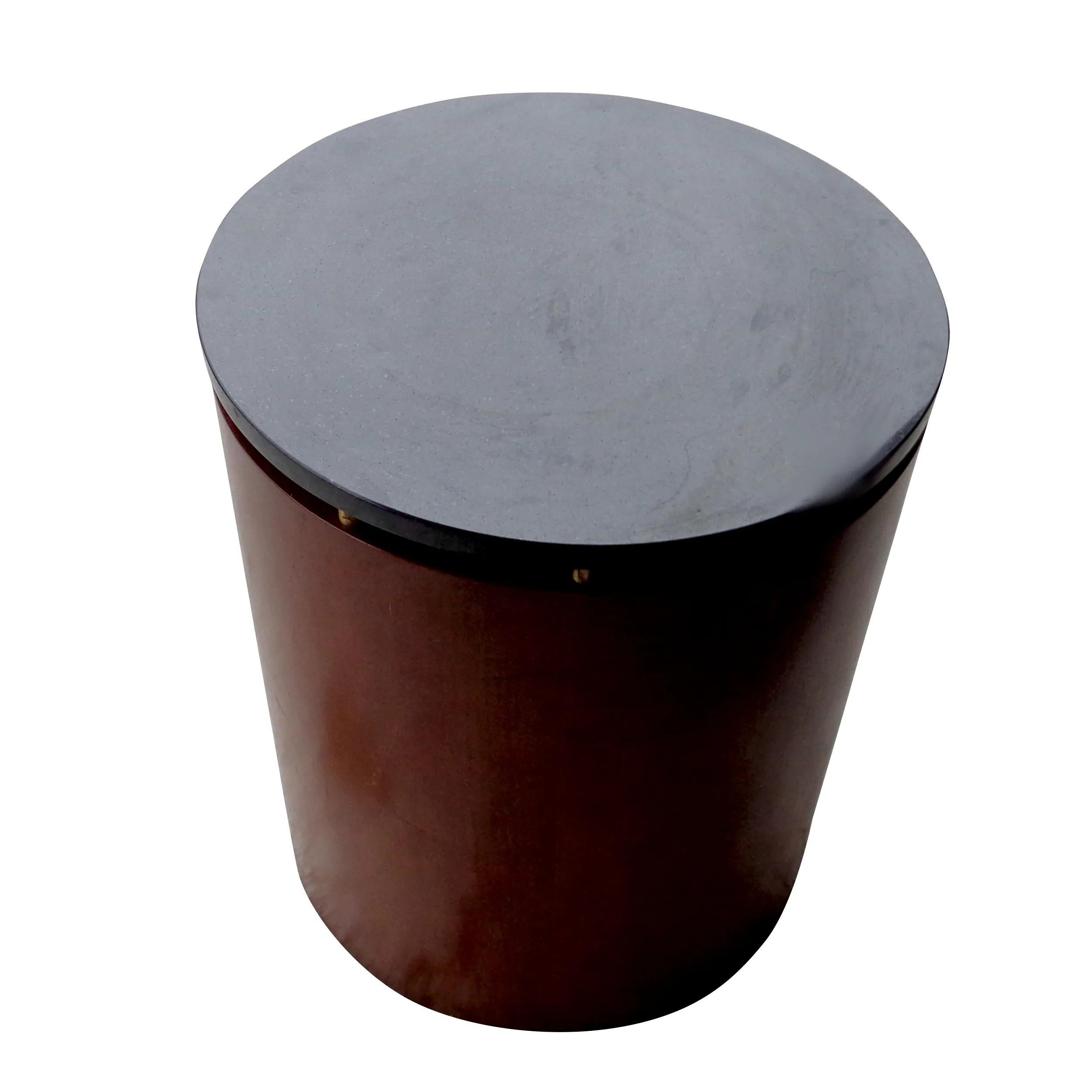 Mesa auxiliar con tapa de mármol de 19 en Bueno estado para la venta en Pasadena, TX