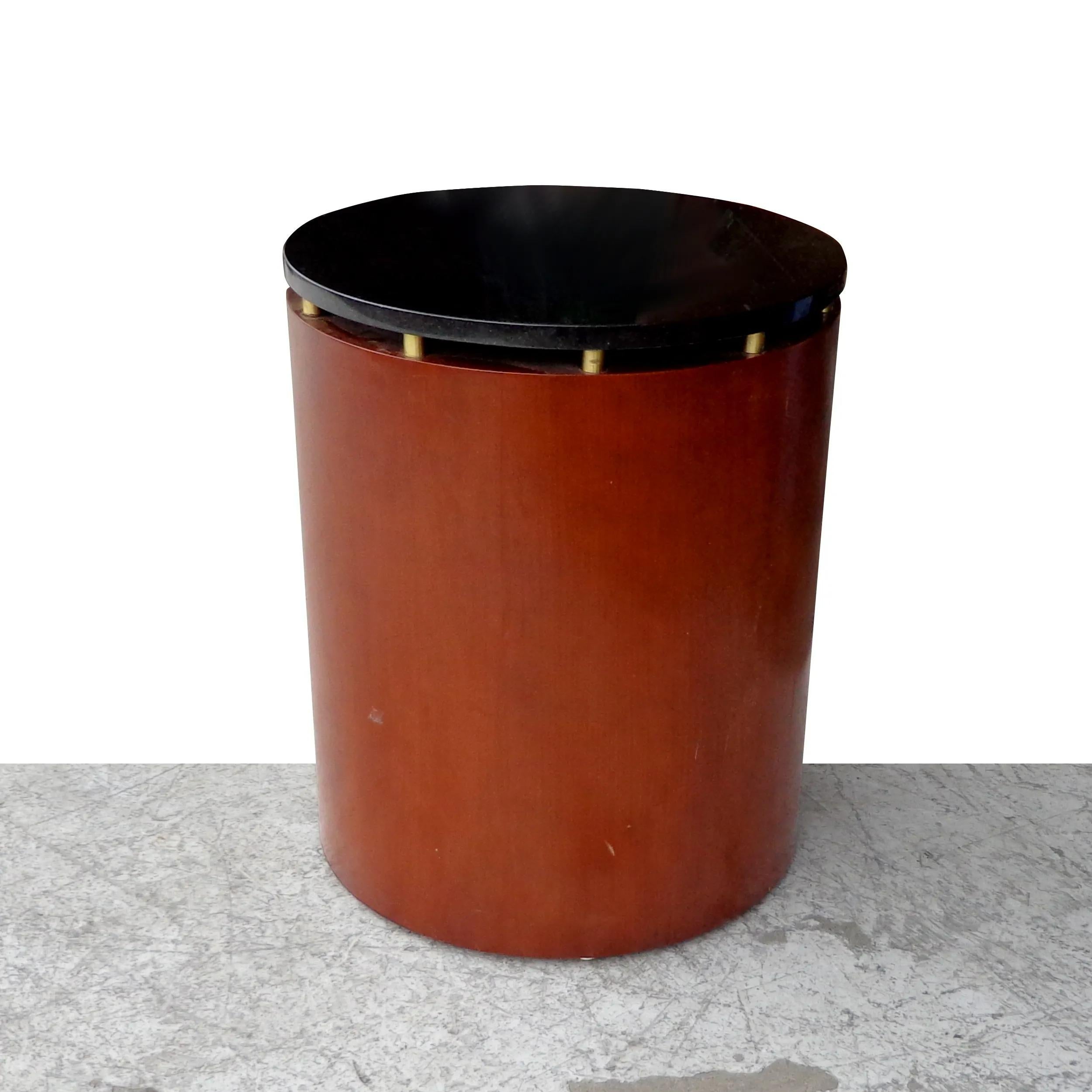 Mesa auxiliar con tapa de mármol de 19 siglo XX en venta