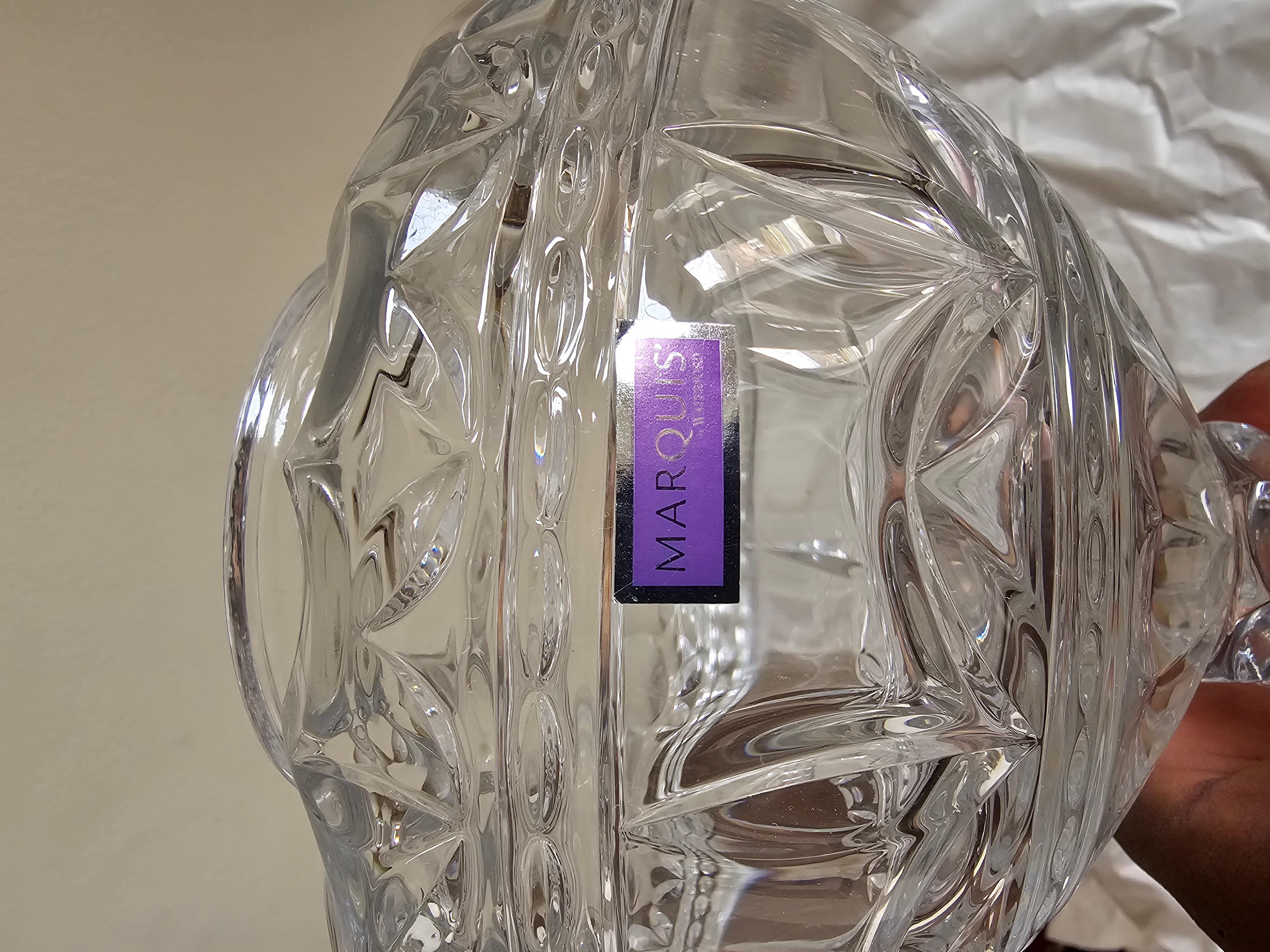 Irlandais du Nord Urne recouverte de cristal Marquis par Waterford, 19 pouces  en vente