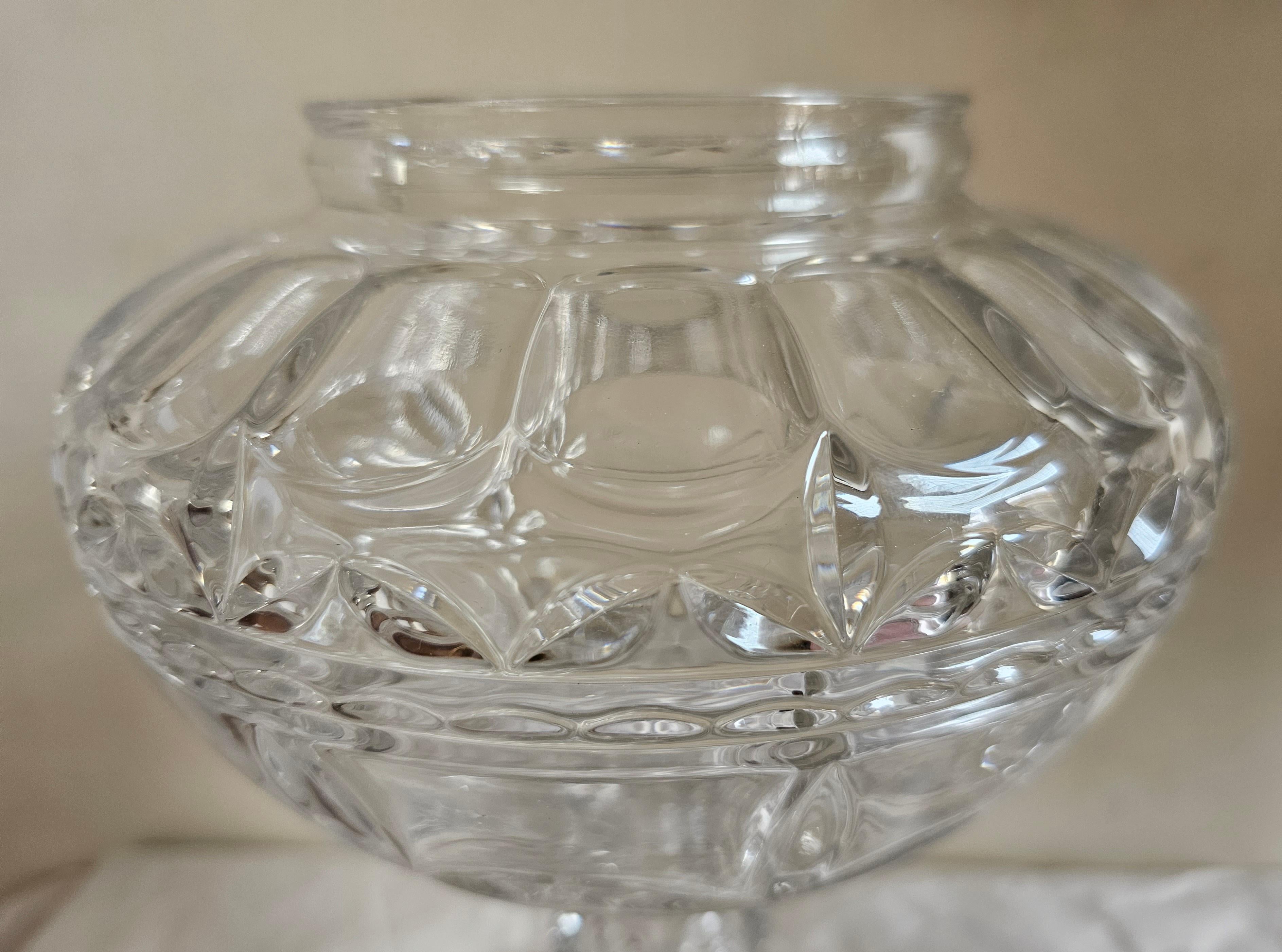 Urne recouverte de cristal Marquis par Waterford, 19 pouces  Excellent état - En vente à Germantown, MD