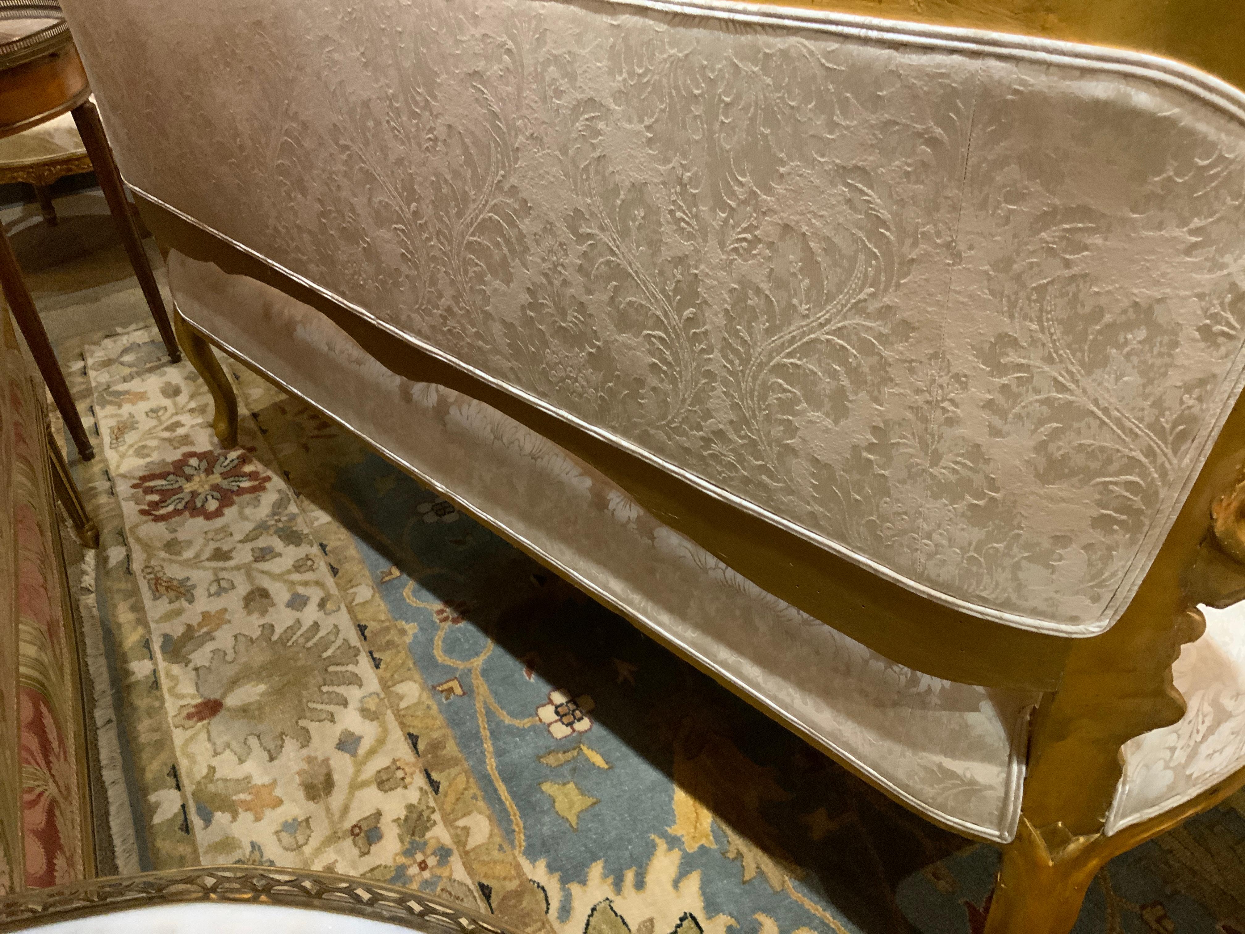 19 th c. Giltwood settee Louis XV with cream upholstery For Sale 3