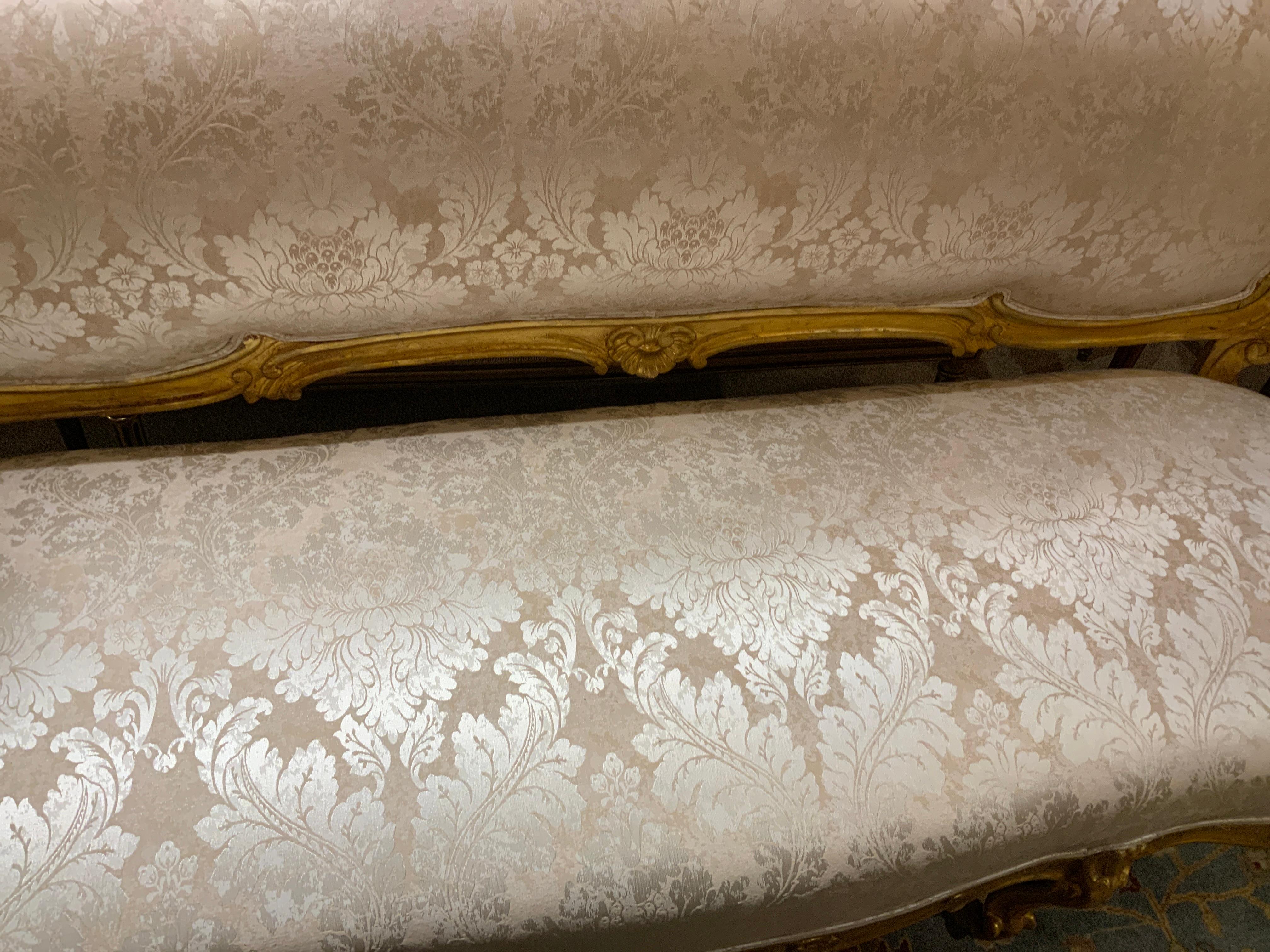 19 th c. Giltwood settee Louis XV with cream upholstery For Sale 4