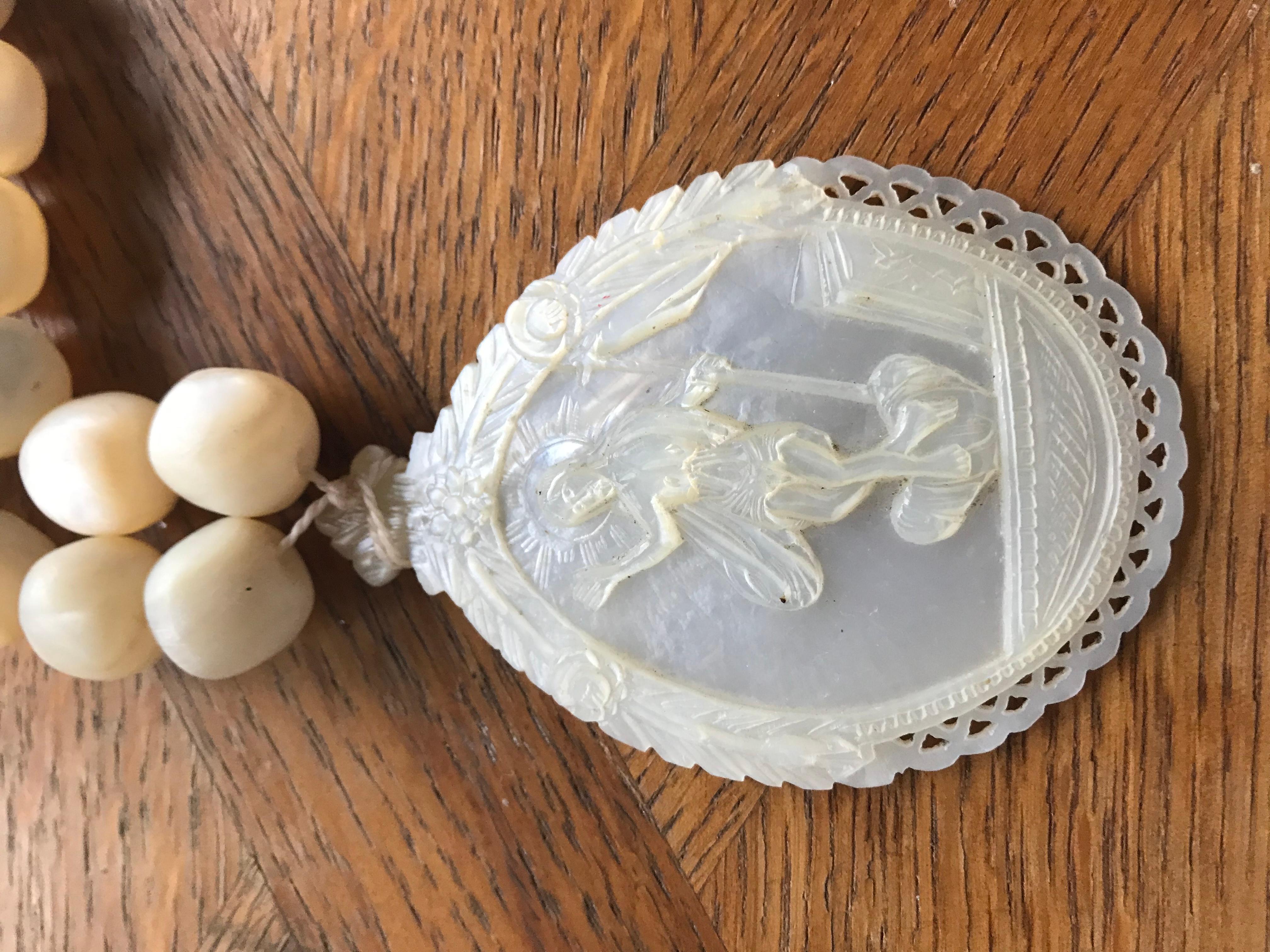 19th Century Antique Mother of Pearl Religious Beads with Medallion In Good Condition In Boca Raton, FL