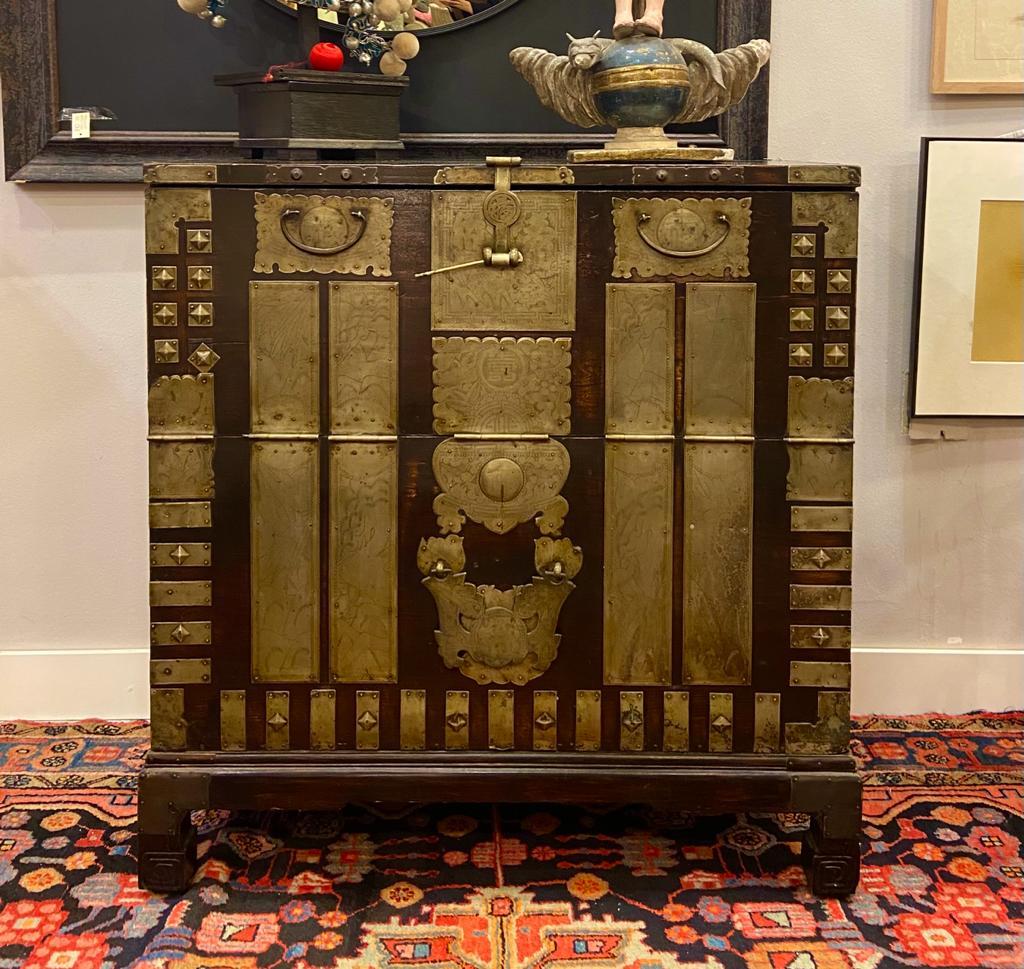 Amazing and very trendy Korean-style antique chest of drawers or cabinet in black wood and gorgeous metal applications. Made of solid wood with handmade assembly using tongue and groove mitres and finely worked xylographed metals, with oriental