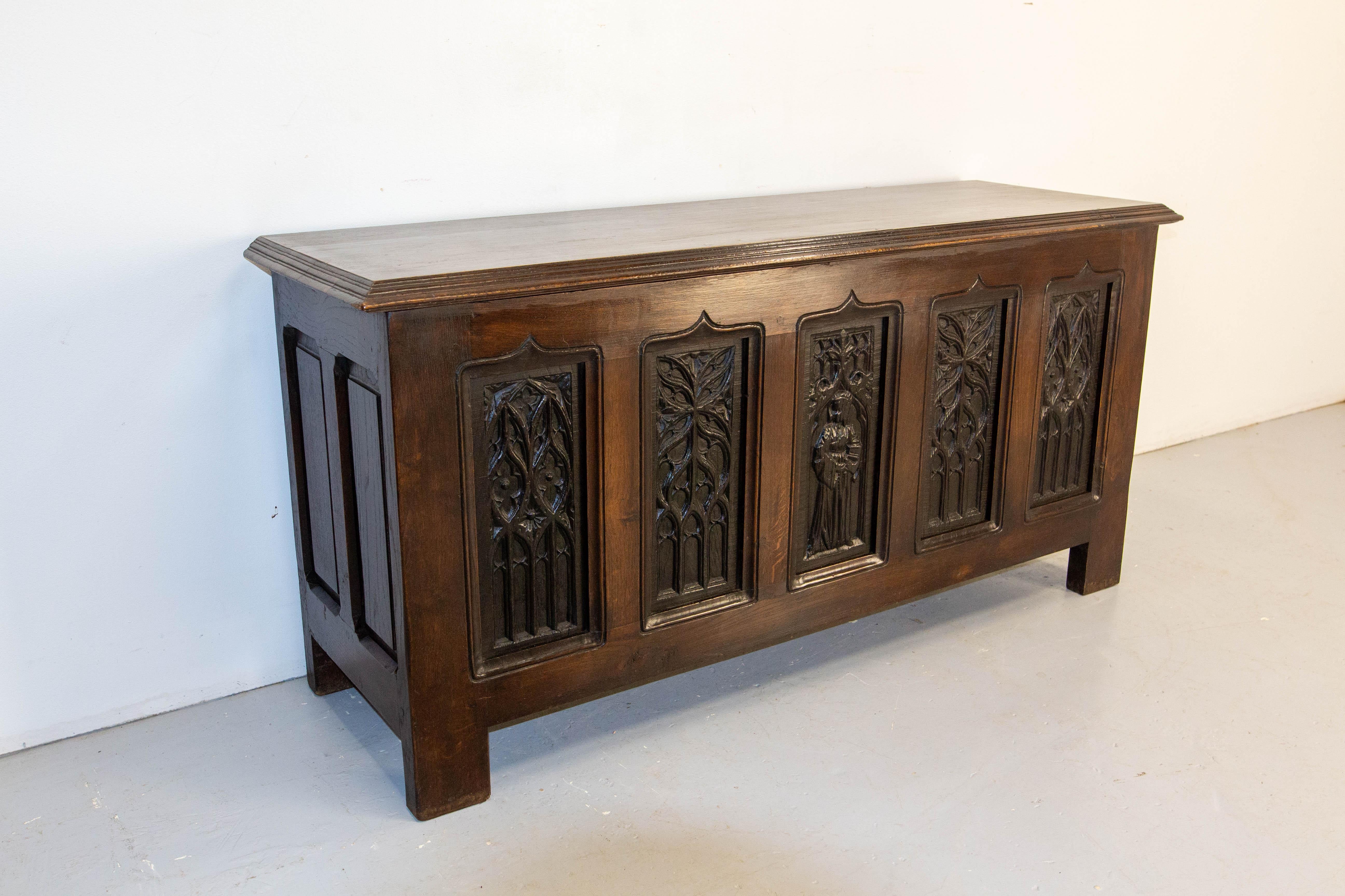 19 th Century Chest or Coffer Gothic Carved Oak, French In Excellent Condition In Labrit, Landes