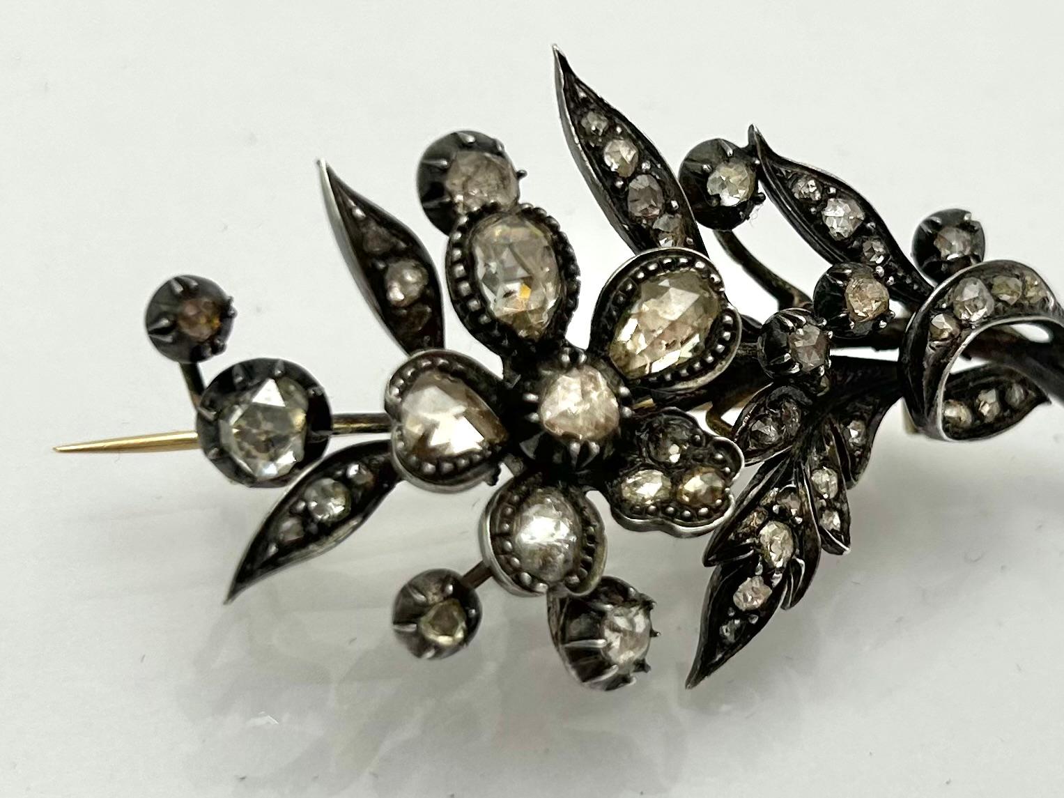 19-th century Dutch diamond brooch 3.40 carats For Sale 1