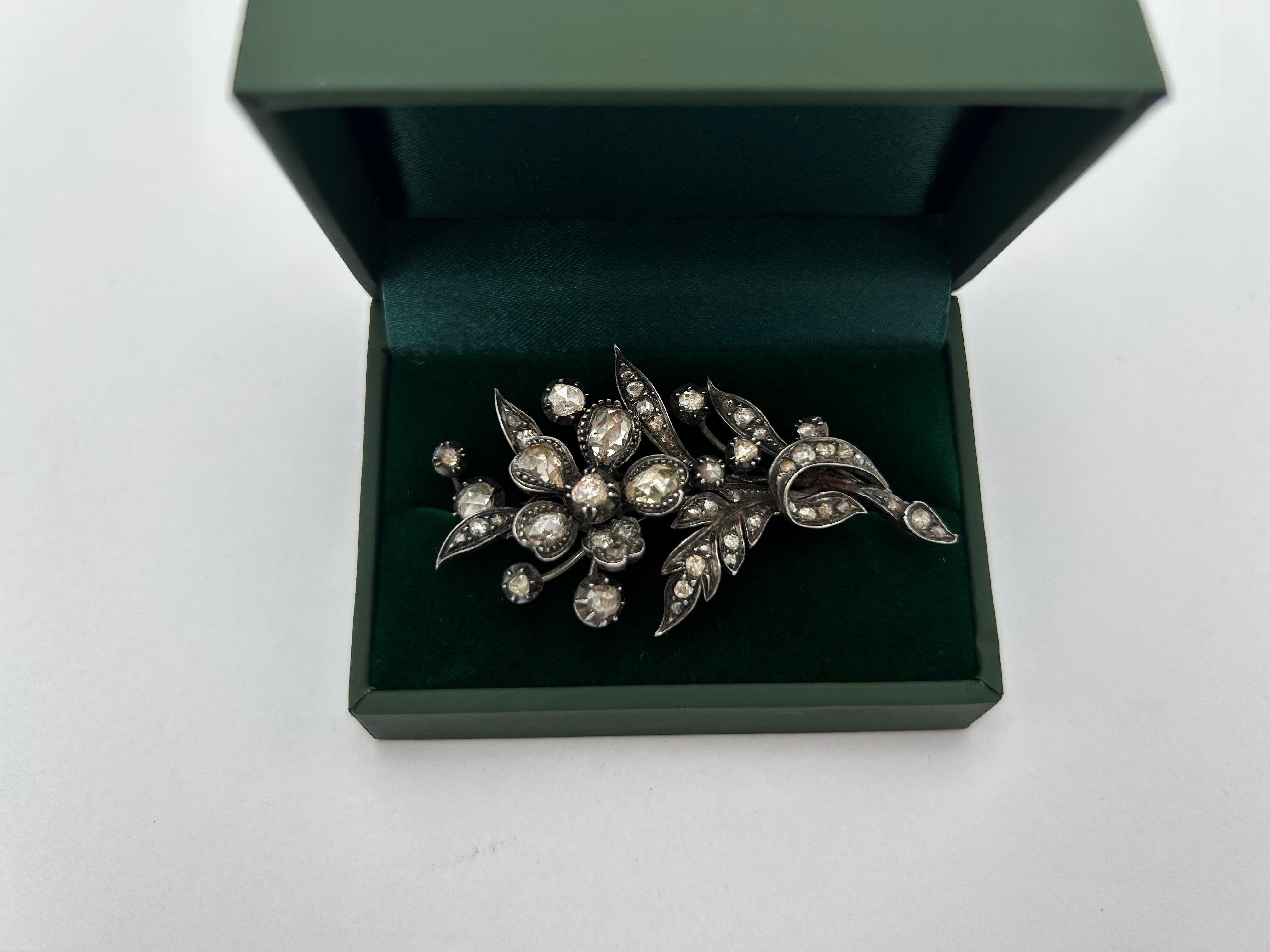 19-th century Dutch diamond brooch 3.40 carats For Sale 4