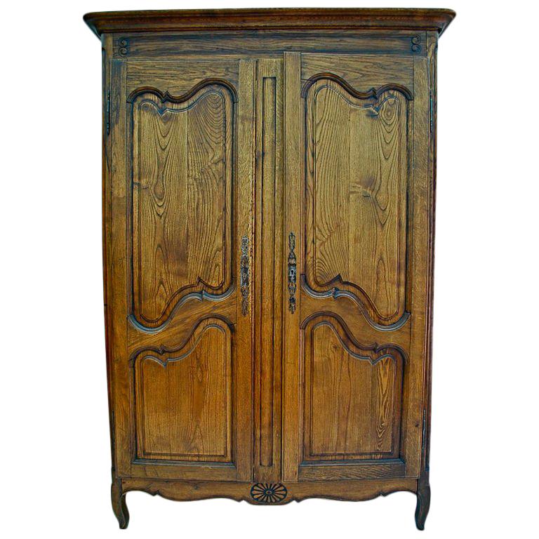 19 th century French armoire For Sale at 1stDibs