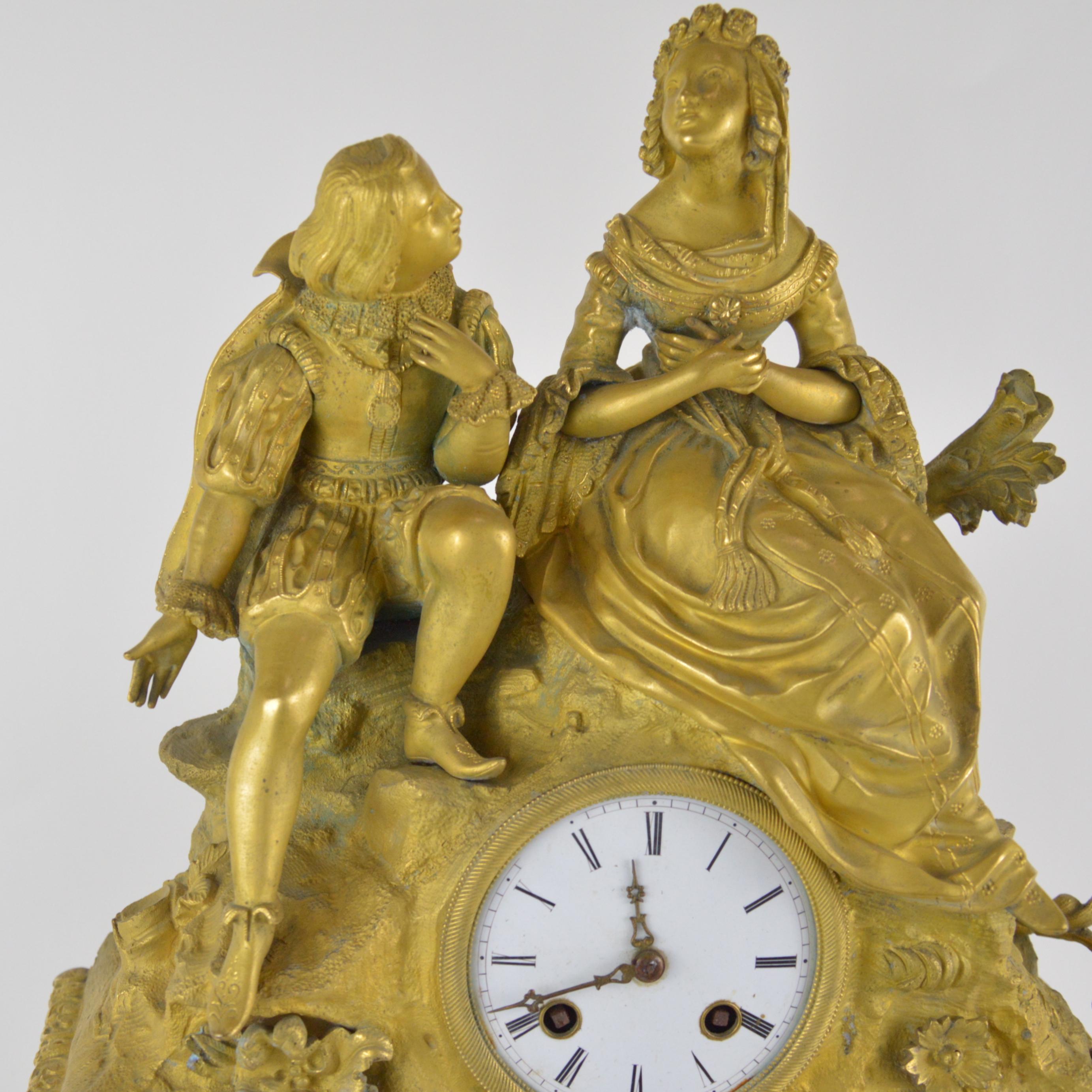 19th Century French Ormolu Bronze Mantel Clock Representing Romantic Scene In Good Condition In Brussels, BE