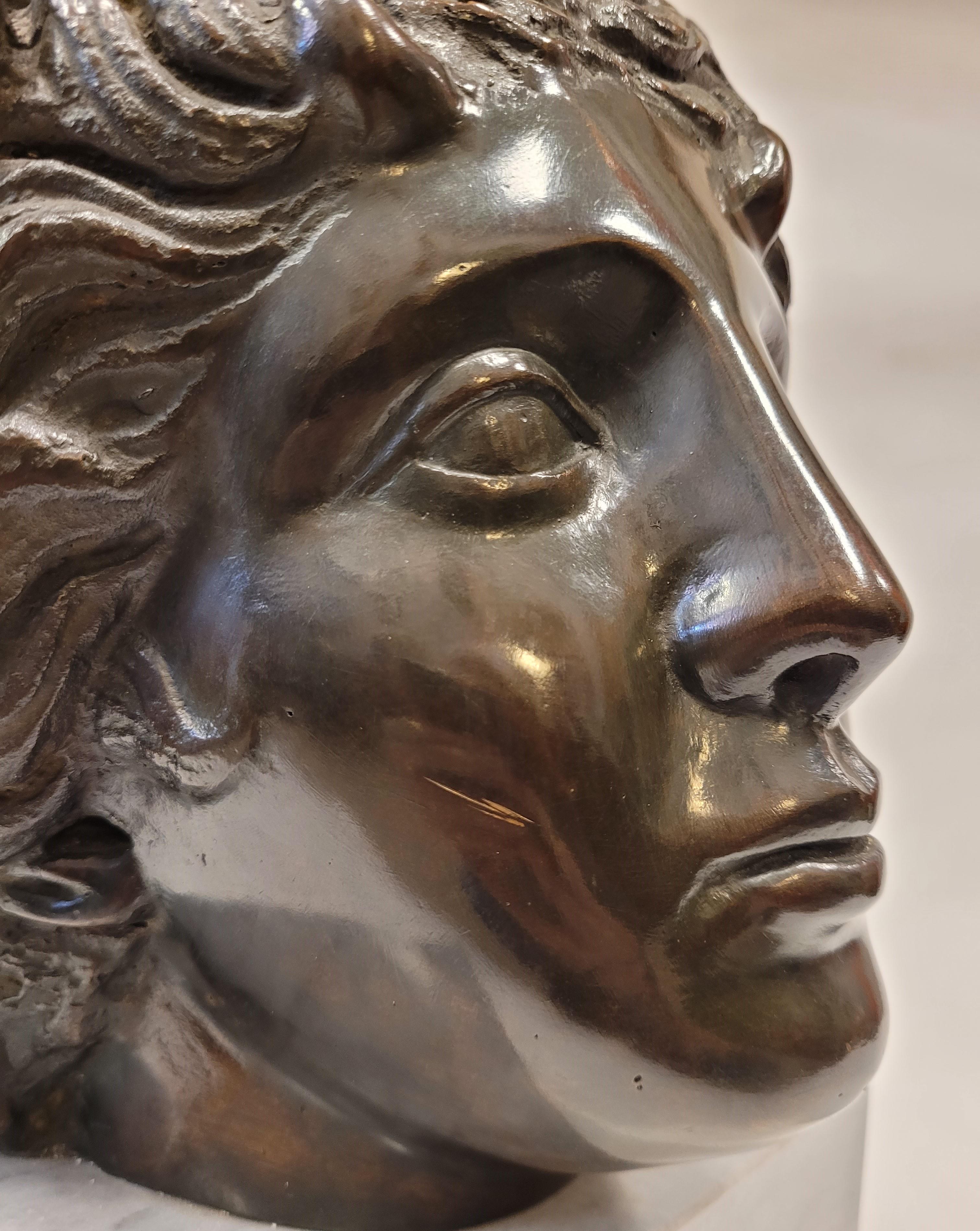 Buste de fleurs italien en bronze du 19me sicle, marbre, noclassique en vente 6