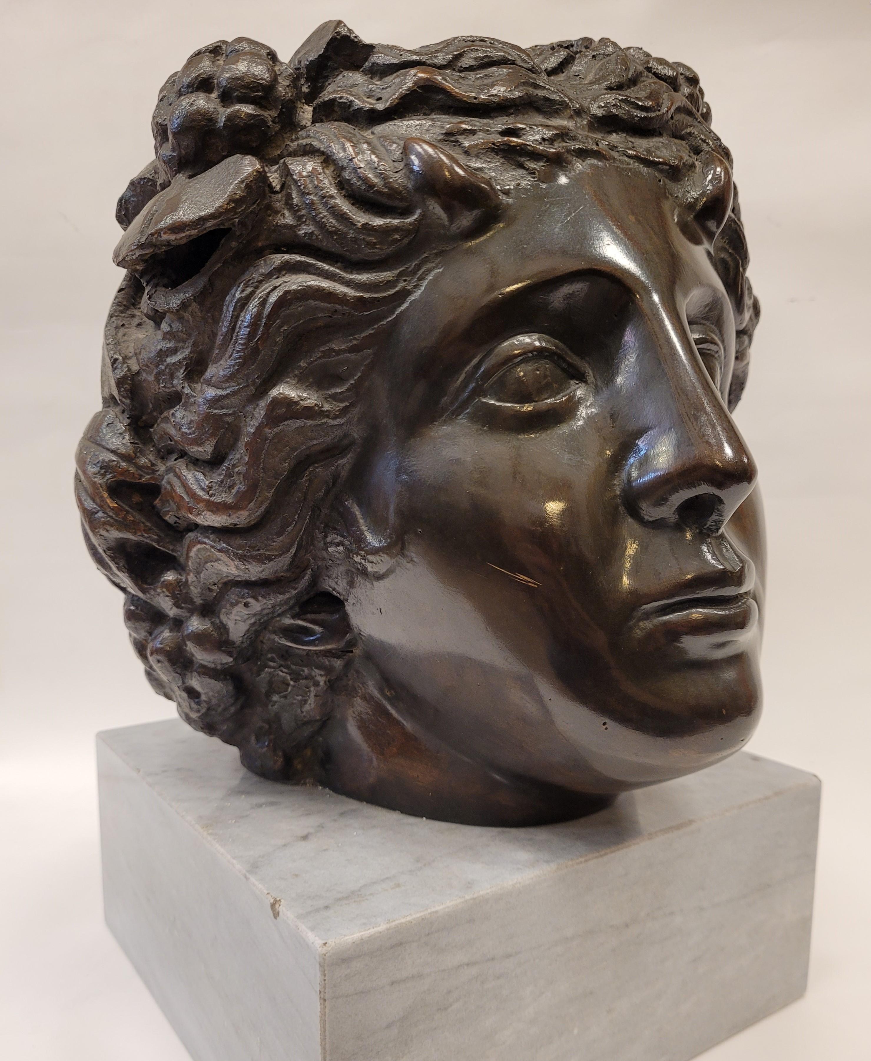 Buste de fleurs italien en bronze du 19me sicle, marbre, noclassique en vente 8