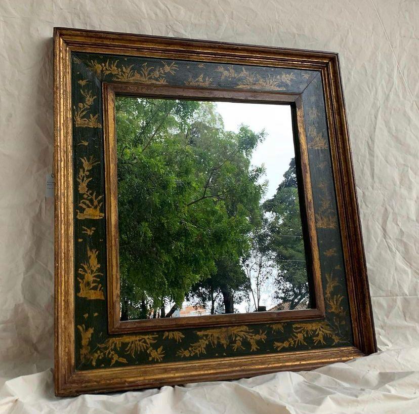 This pair of Portuguese chinoiserie mirrors represent the quality of Portuguese products. They are in painted wood, with incomparable beauty.
The mirrors are in excellent condition with only a few signs of wear.
They're great for keeping both in a