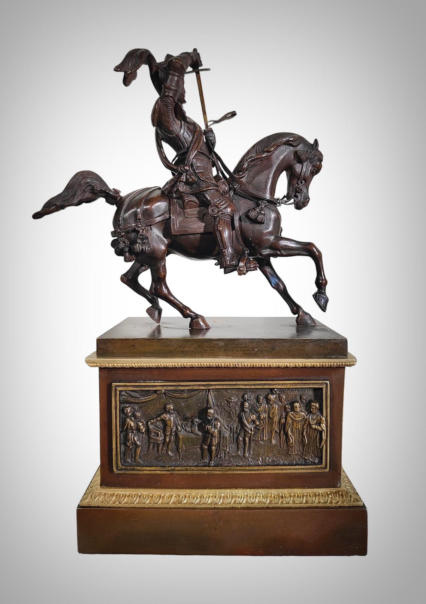 Discover a true gem of 19th-century sculpture with this spectacular bronze statue of the Duke of Savoy, a masterpiece by the renowned sculptor Carlo Marochetti!

Imagine the imposing presence of this noble figure, mounted on a majestic war steed,