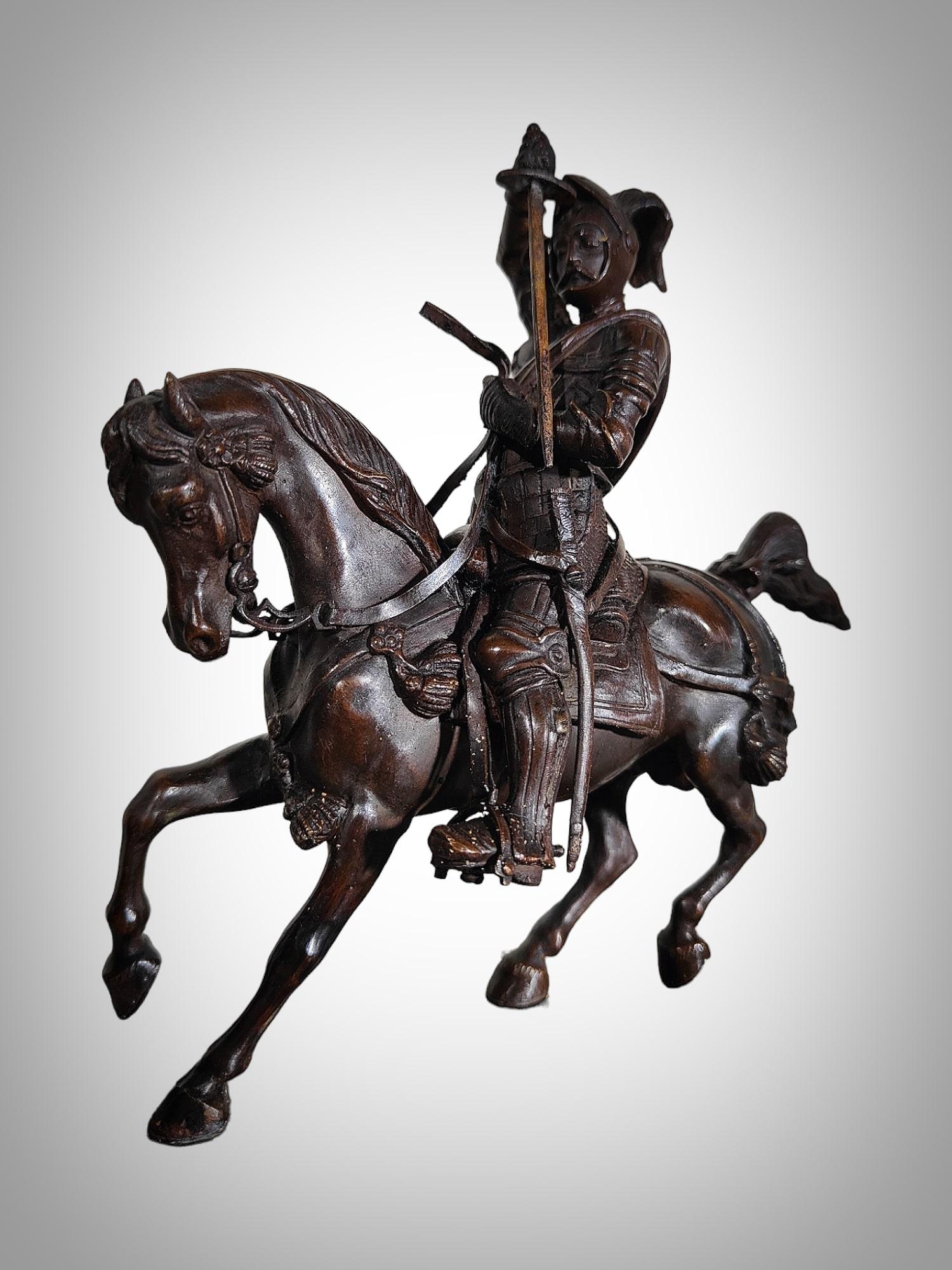 Skulptur aus dem 19. Jahrhundert  Bronzestatue des Duke of Savoy im Angebot 3