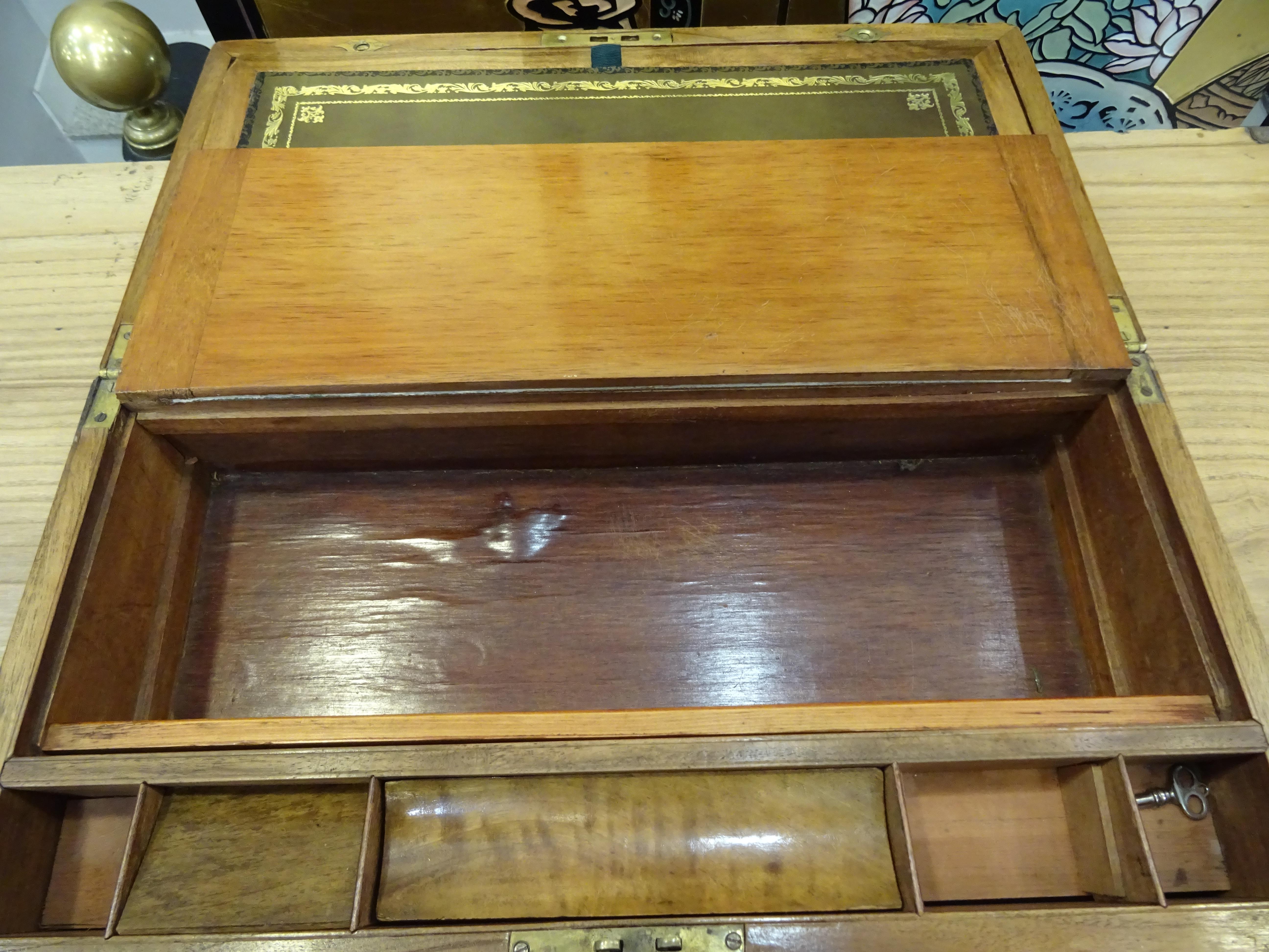 19th Century English Boat Desk-Box, Inlaid Wood and Mother of Pearl 4
