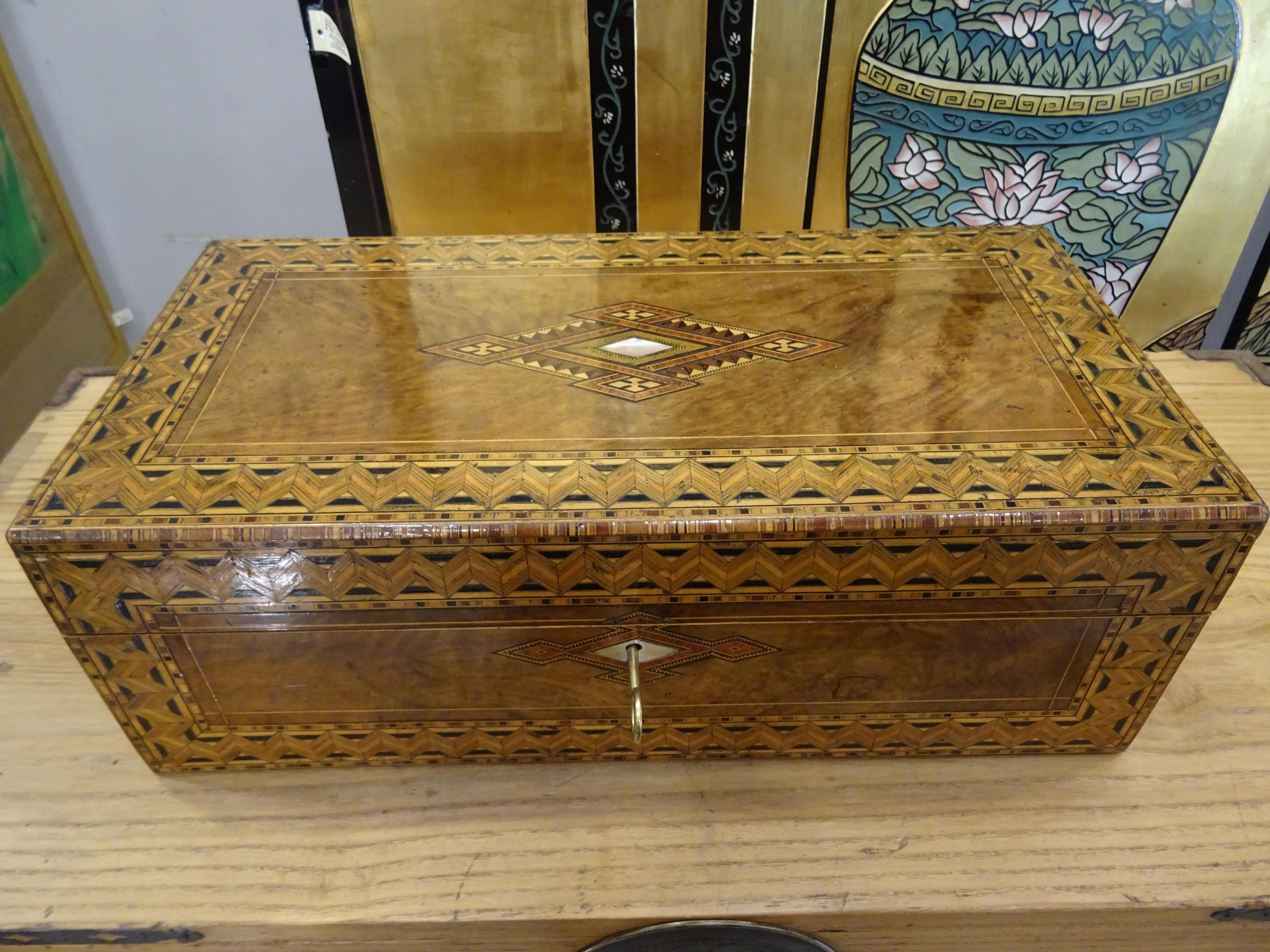 19th Century English Boat Desk-Box, Inlaid Wood and Mother of Pearl 10