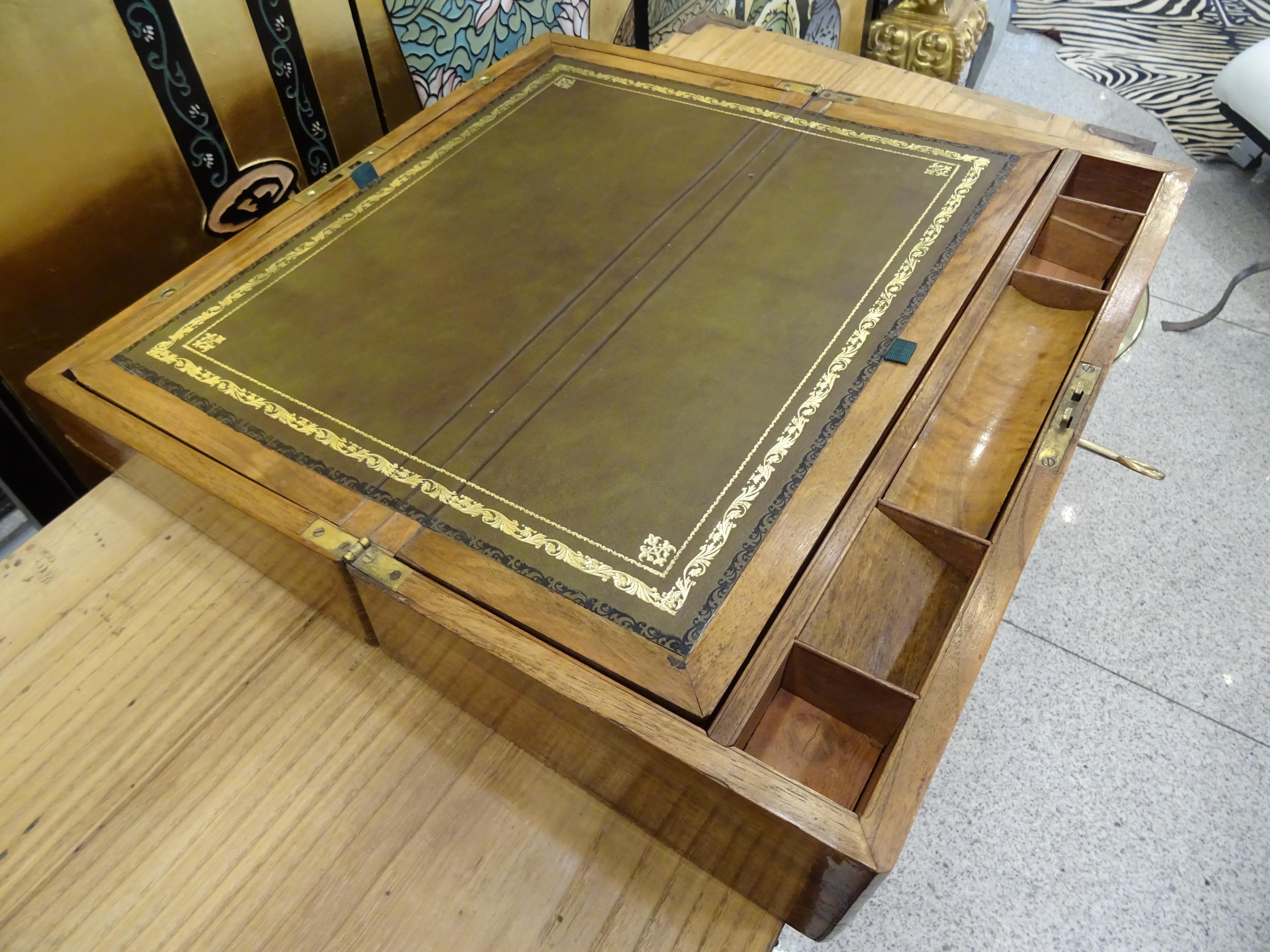 19th Century English Boat Desk-Box, Inlaid Wood and Mother of Pearl 12