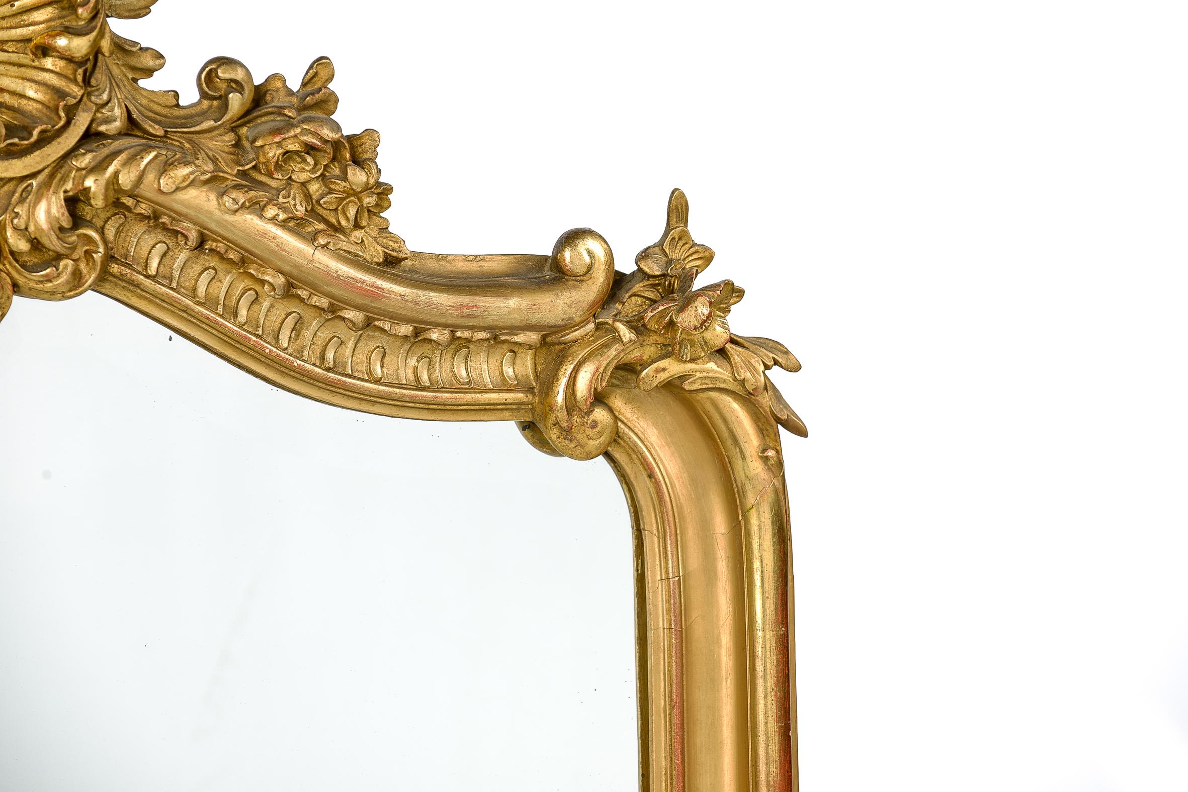 Français Miroir Louis Quinze français du 19ème siècle doré à l'or avec verre facetté en vente