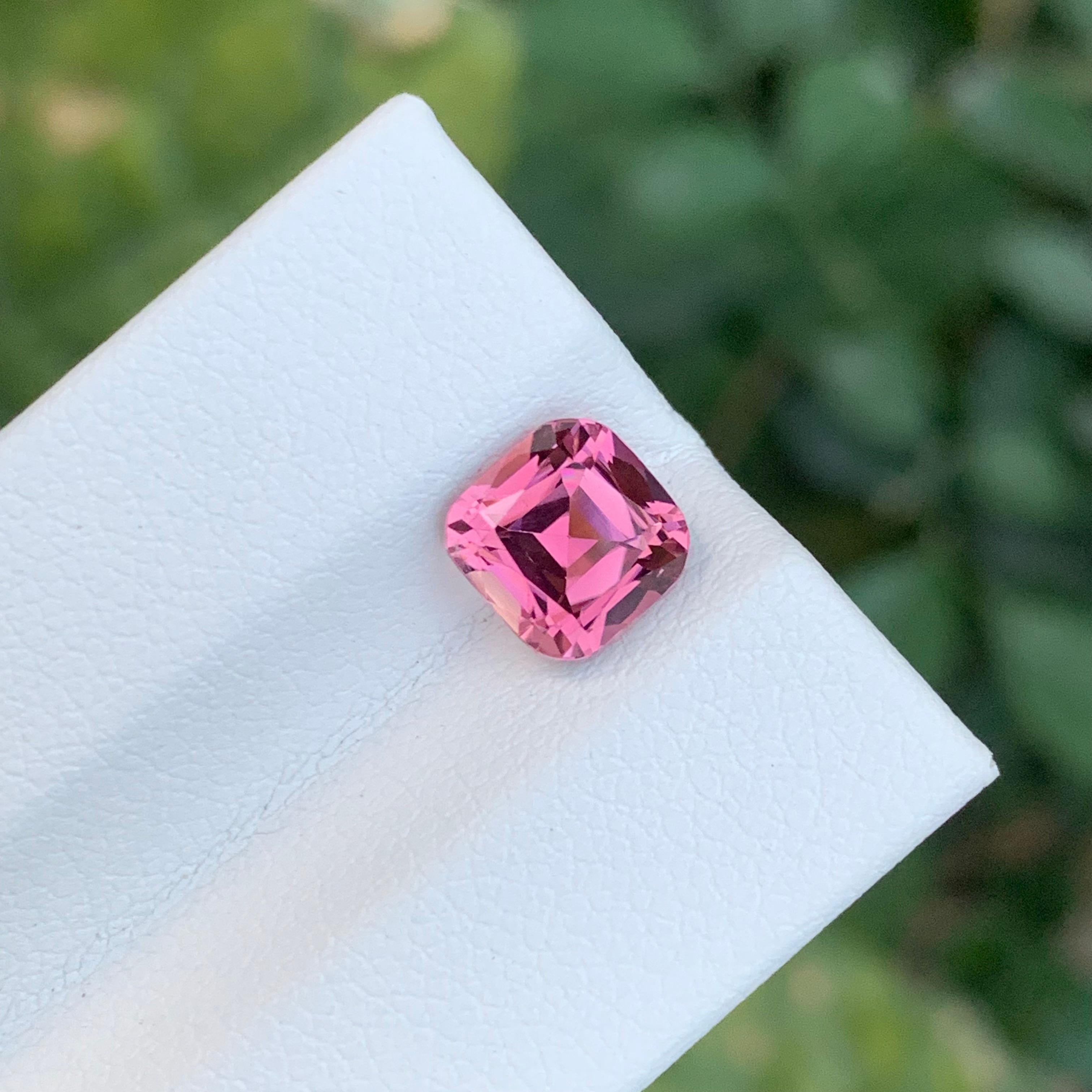 Femenino o masculino 1,90 quilates adorable turmalina rosa facetada cuadrada en forma de cojín gema en venta
