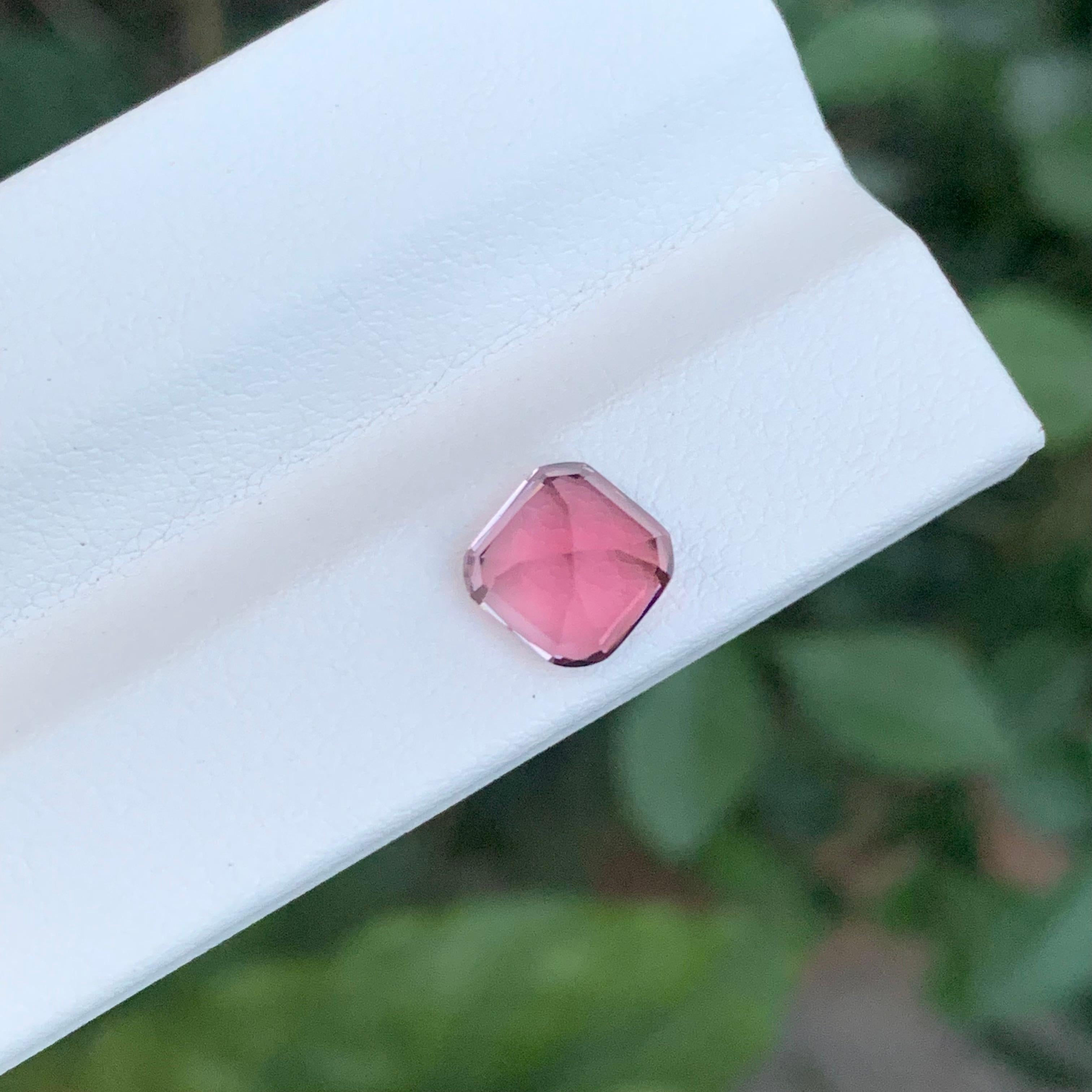 1,90 quilates adorable turmalina rosa facetada cuadrada en forma de cojín gema en venta 3
