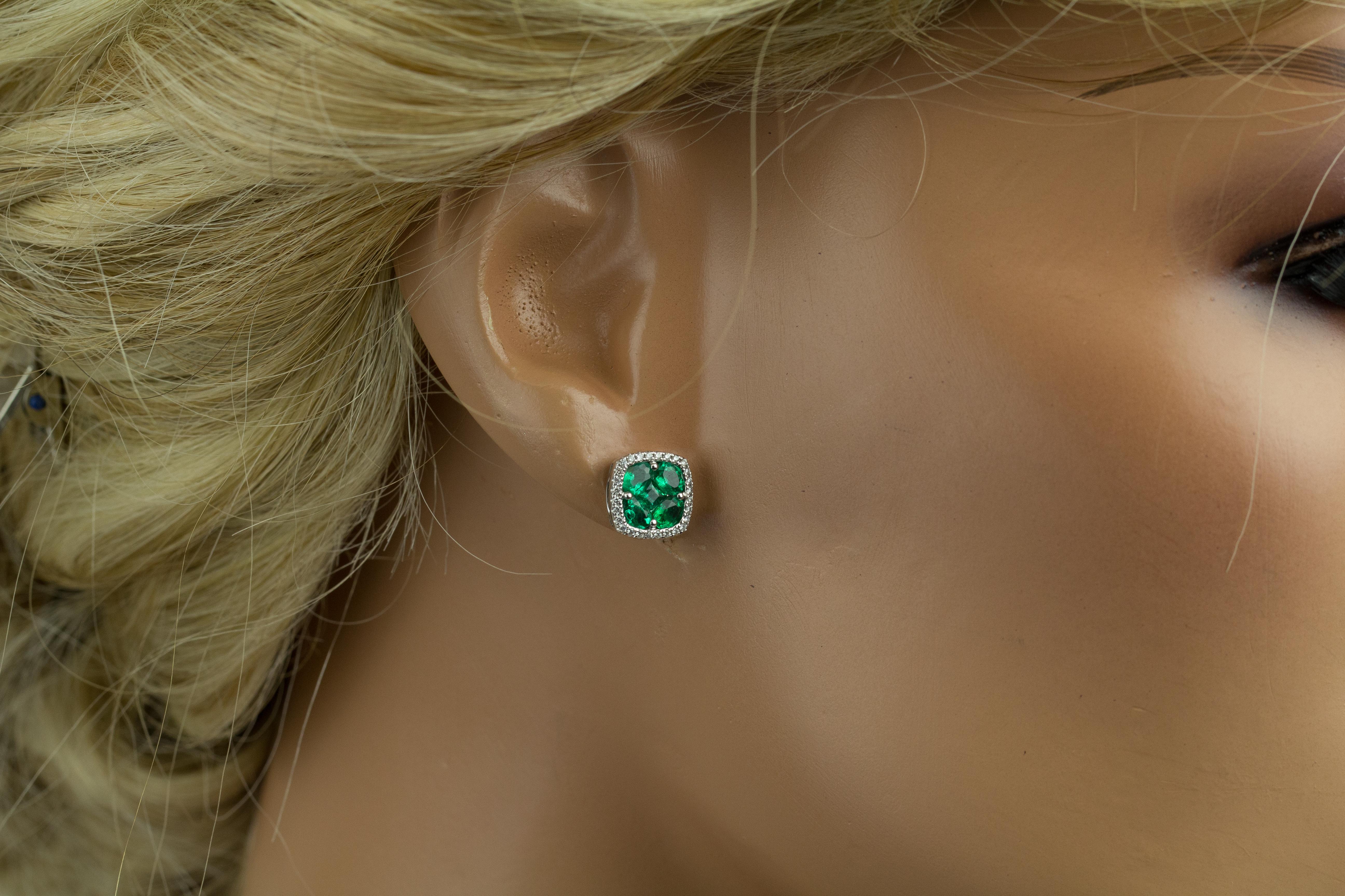 Orecchino con smeraldo a grappolo da 1,90 carati con diamante aureolato da 0,20 ref405 In condizioni Nuovo in vendita a New York, NY