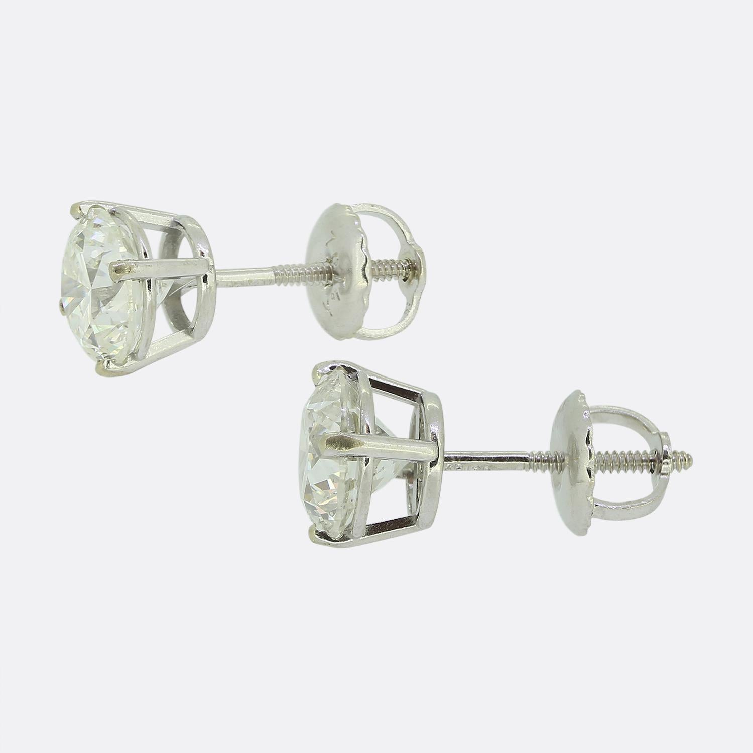 Here we have a lovely pair of 14ct white gold diamond stud earrings. Each piece plays host to a 0.95 carat round brilliant cut diamond in a 4 clawed mount.

Condition: Used (Very Good)
Weight: 1.3 grams
Total Diamond Weight: Approx. 1.90ct
Diamond