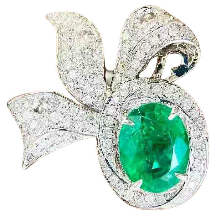1.90 Carat Emerald and 0.55 Carat Diamond Cocktail Ring in 18K White Gold im Angebot