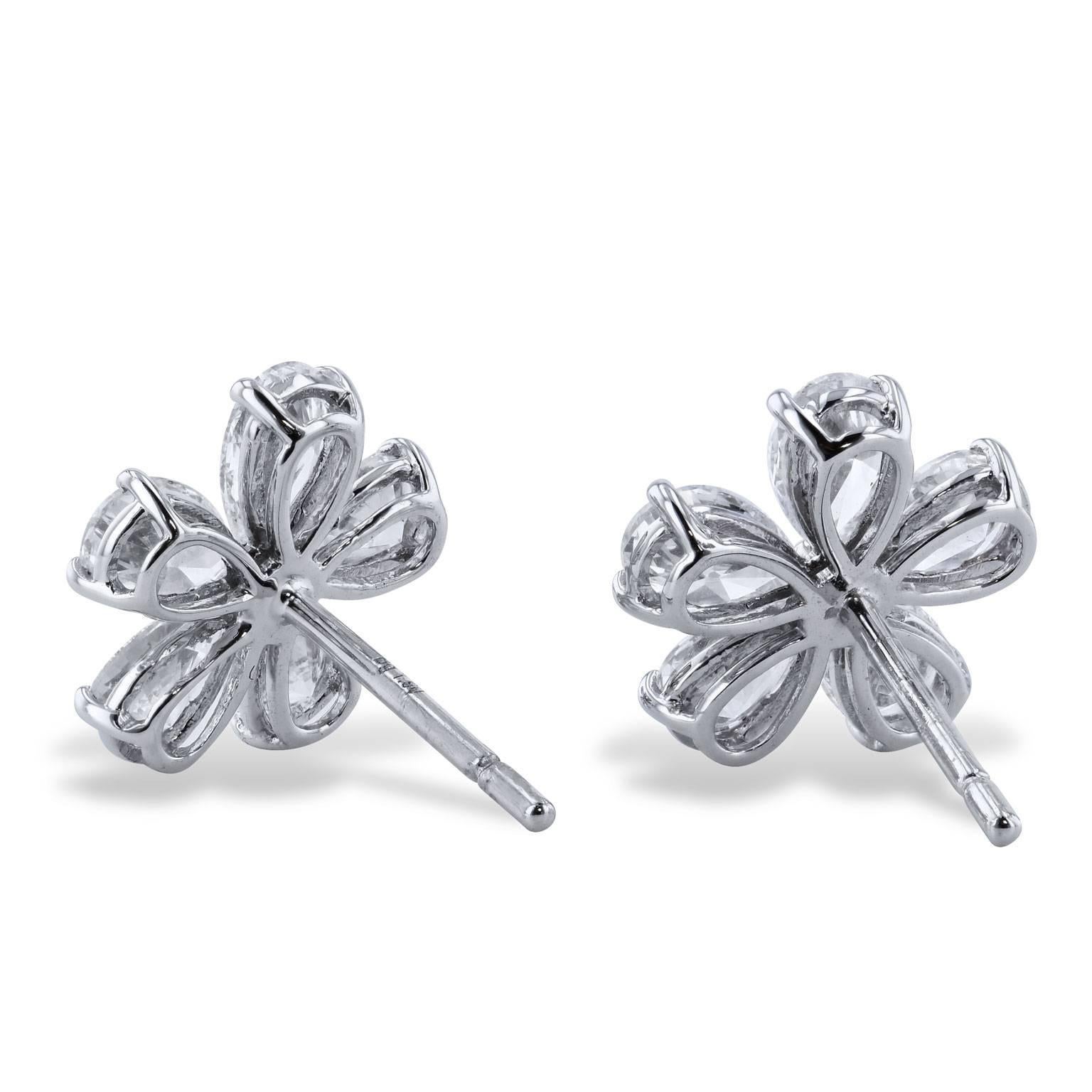 18 karat white gold flower stud earrings featuring a total weight of 1.90 carat of pear diamonds in flower shape (F/SI1).
