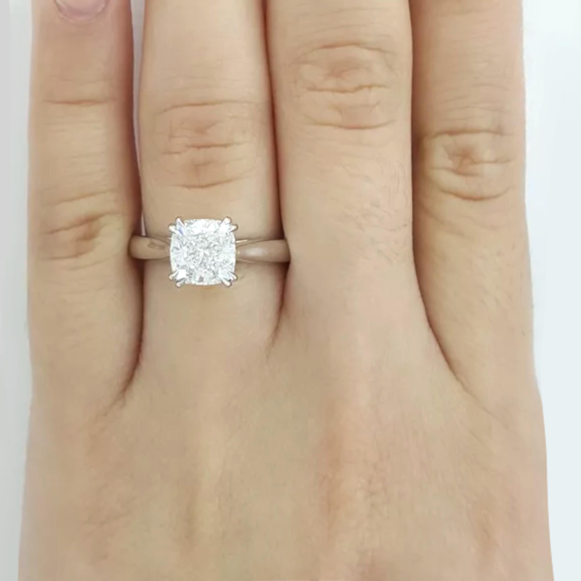 1.90 Carat Harry Winston Cushion-Cut Diamond Solitaire Engagement Ring In Excellent Condition For Sale In Chicago, IL
