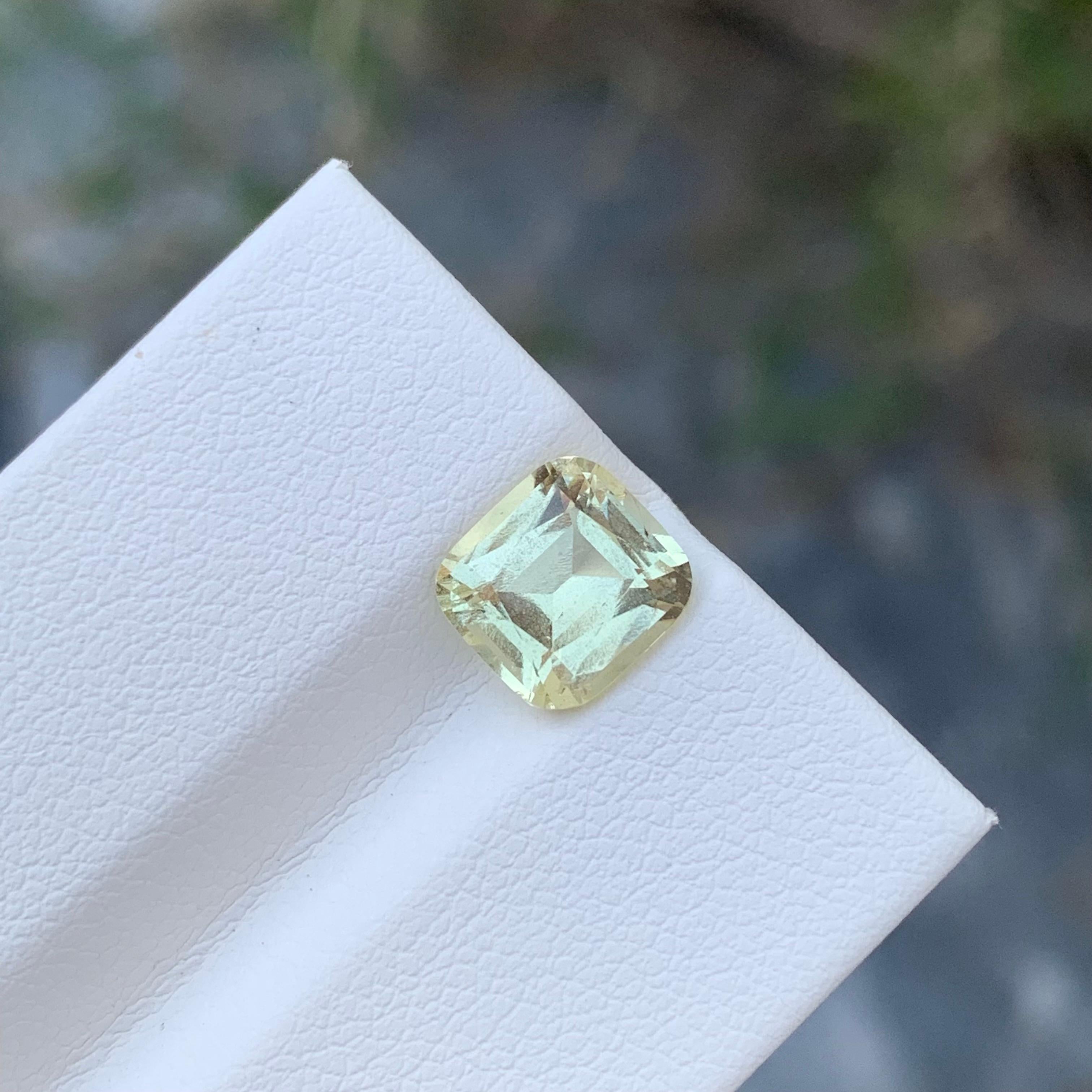 1.90 Carat Loose Light Yellow Heliodor Cushion Shape Gem From Brazil Mine en vente 5