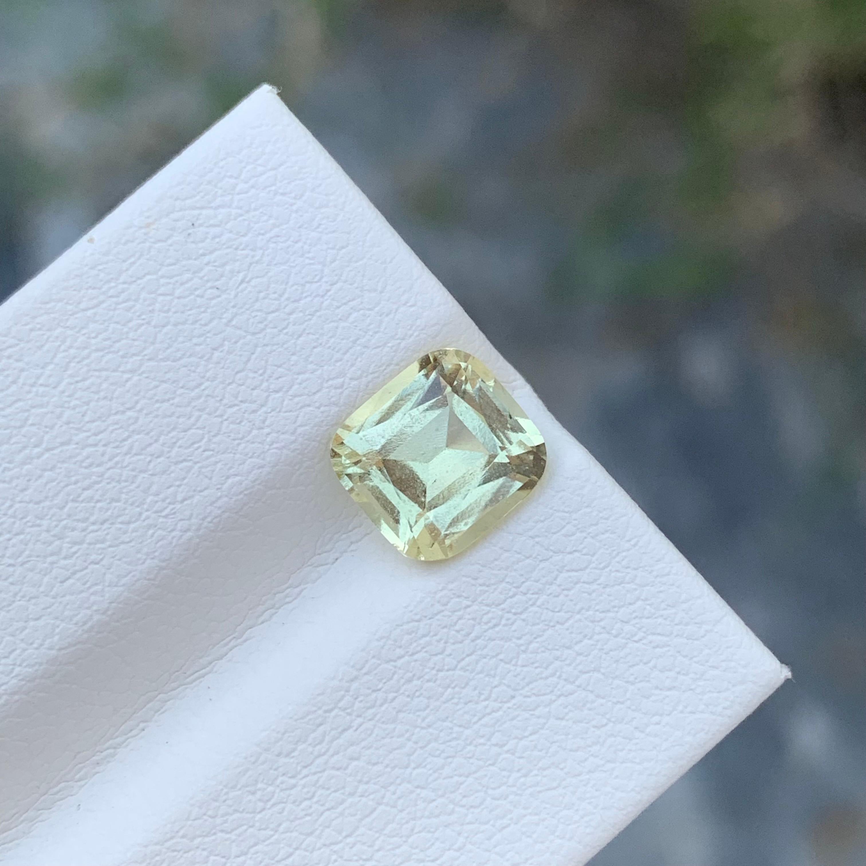 1.90 Carat Loose Light Yellow Heliodor Cushion Shape Gem From Brazil Mine Neuf - En vente à Peshawar, PK