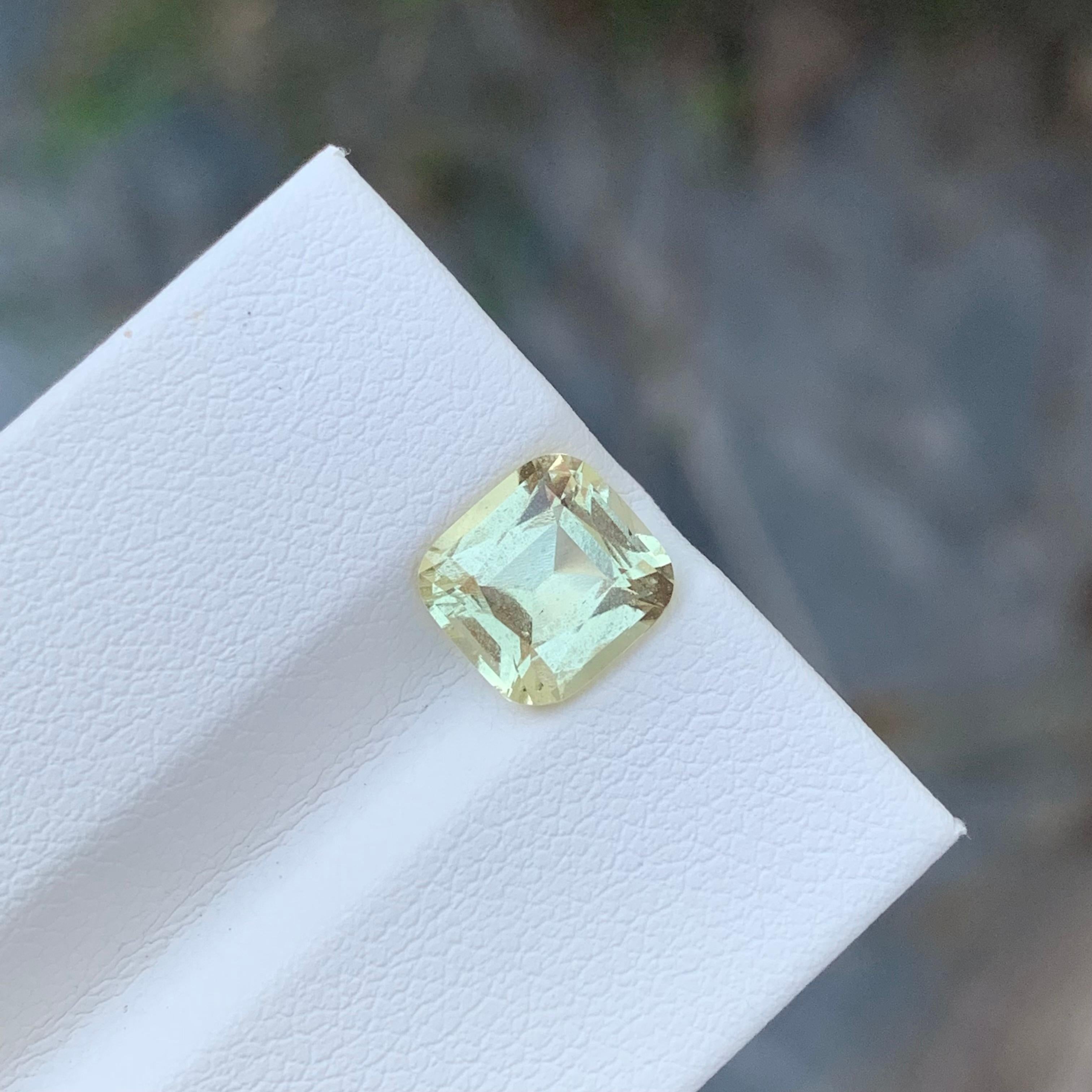 1.90 Carat Loose Light Yellow Heliodor Cushion Shape Gem From Brazil Mine en vente 1