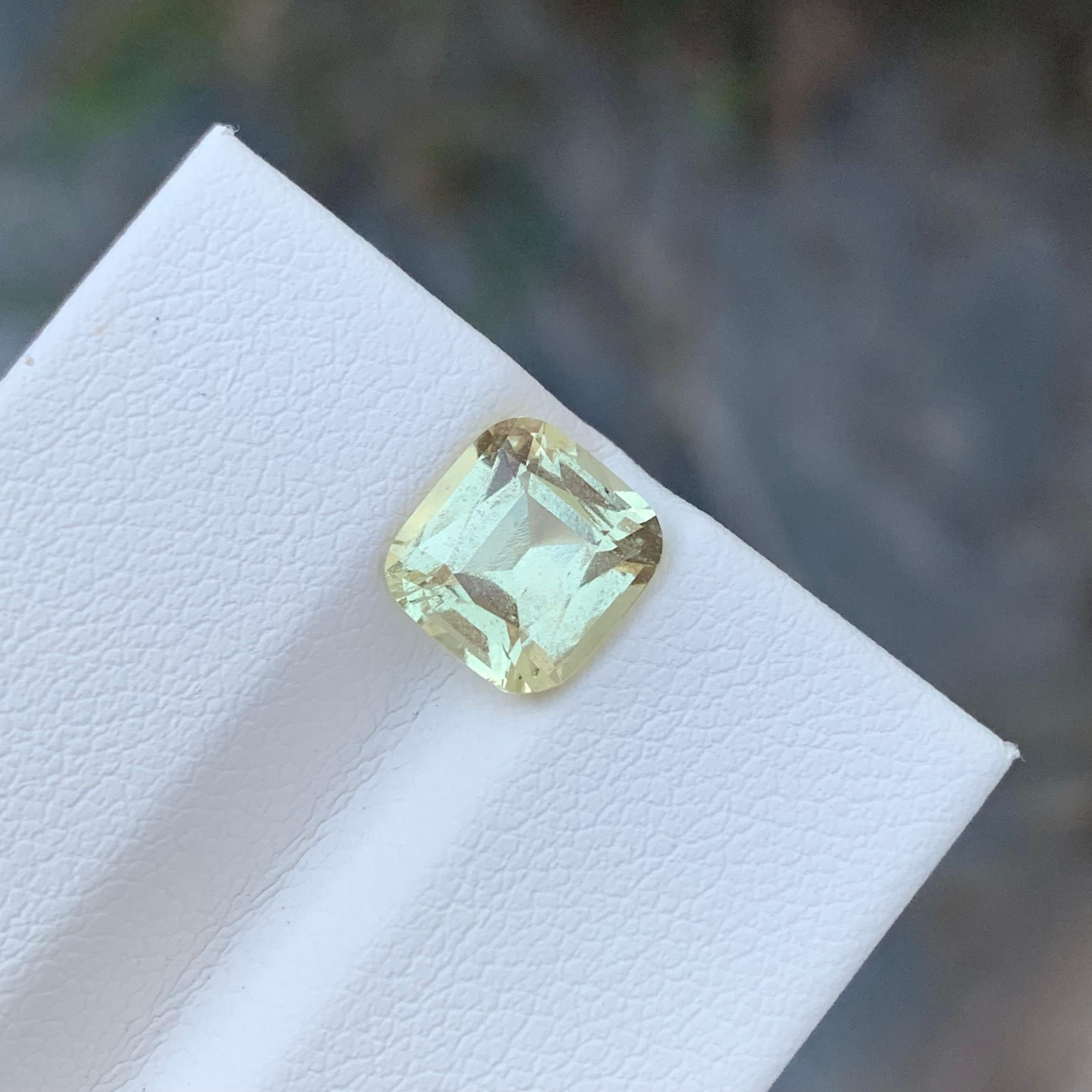 1.90 Carat Loose Light Yellow Heliodor Cushion Shape Gem From Brazil Mine en vente 3