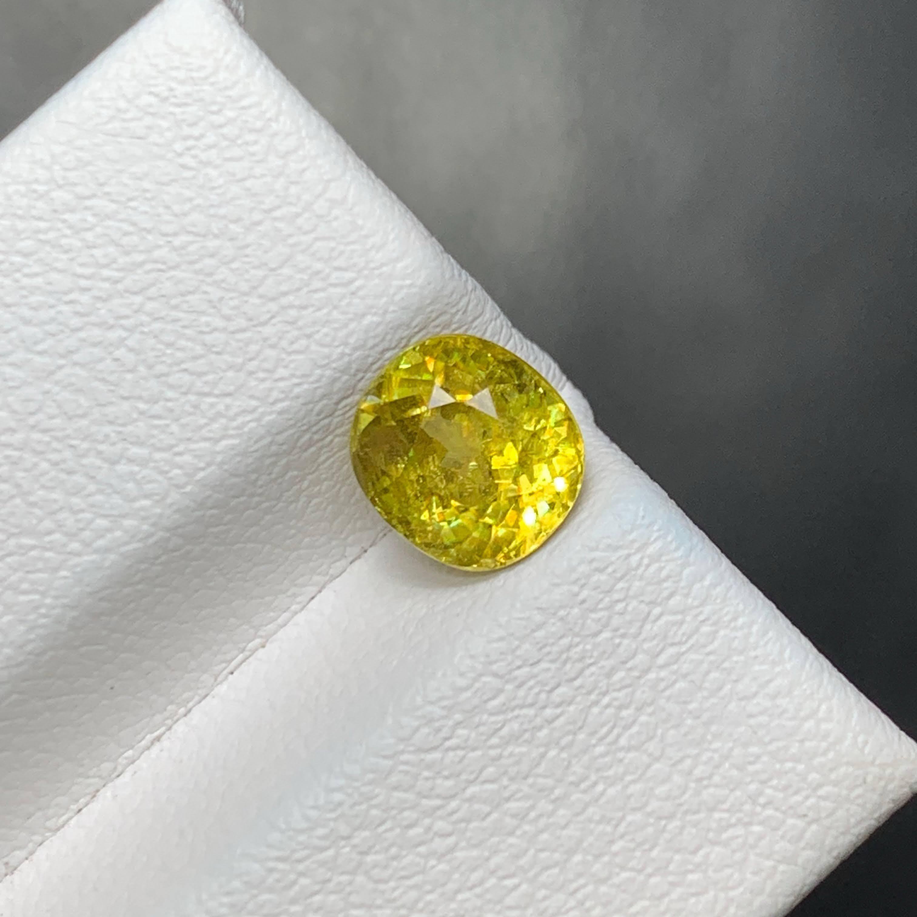 Poids 1,90 carat
Dimensions 7.4x6.7x5mm
Traitement Aucun
Origine Madagascar
Clarté VVS  
Forme Coupe Coussin
NA



Cette pierre précieuse Sphène naturelle de 1,90 carat est une éblouissante pierre taillée en coussin, célèbre pour son éclat vibrant