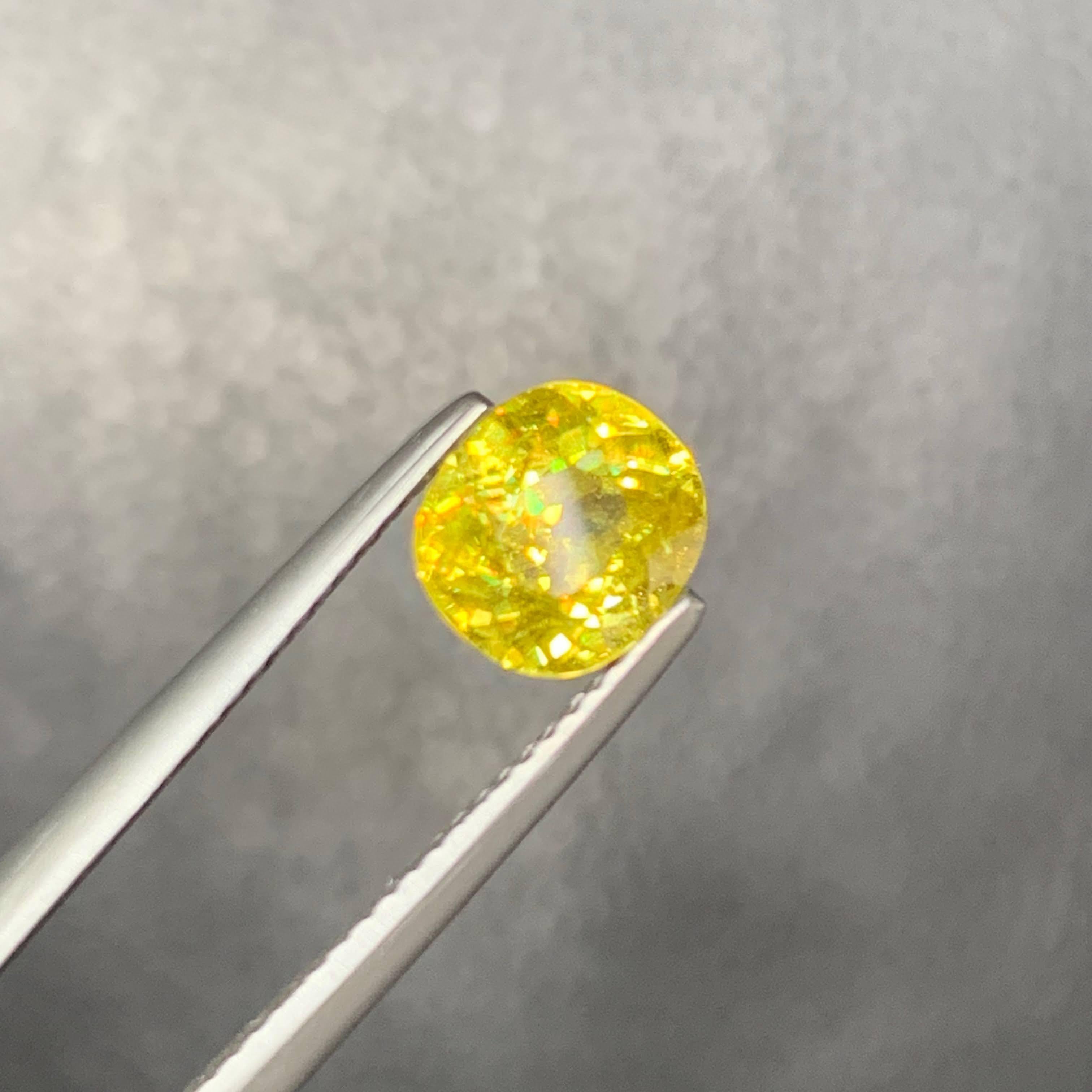 1.90 Carat Loose Sphene Stone Cushion Cut Natural Madagascar's Gemstone en vente 1