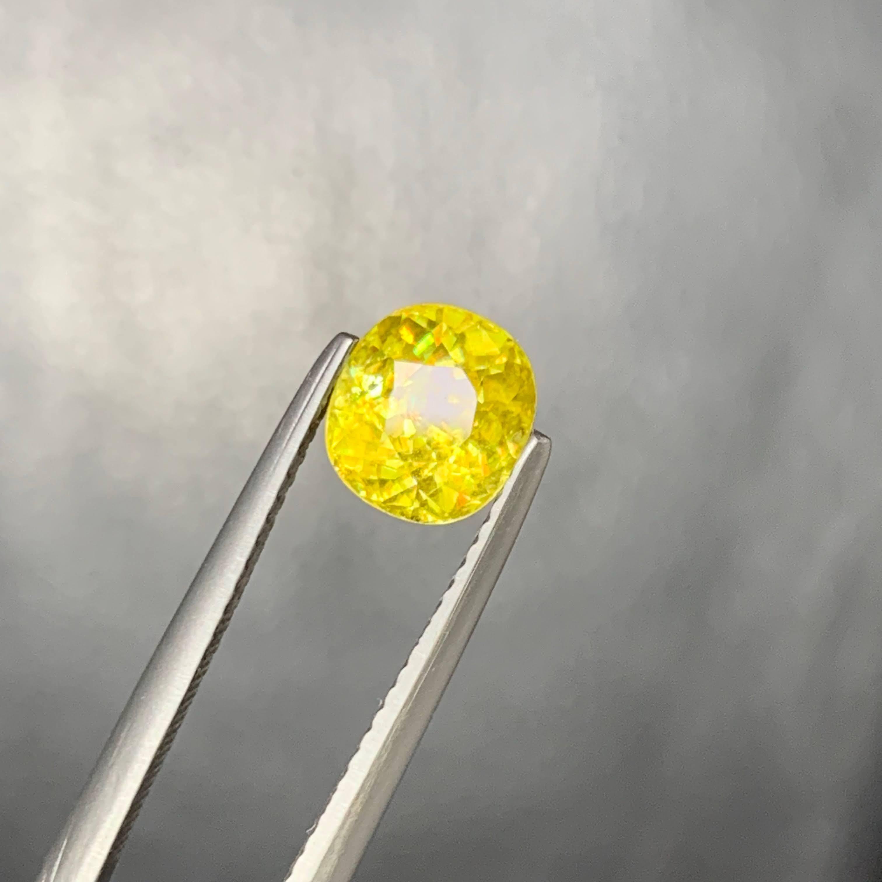 1.90 Carat Loose Sphene Stone Cushion Cut Natural Madagascar's Gemstone en vente 2