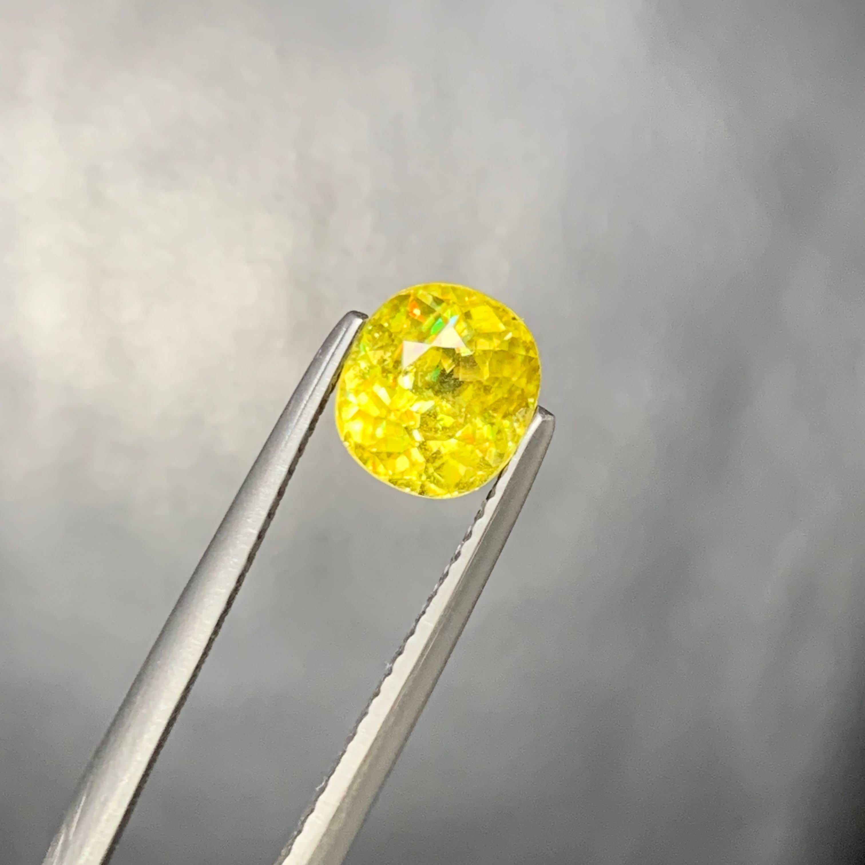 1.90 Carat Loose Sphene Stone Cushion Cut Natural Madagascar's Gemstone en vente 3