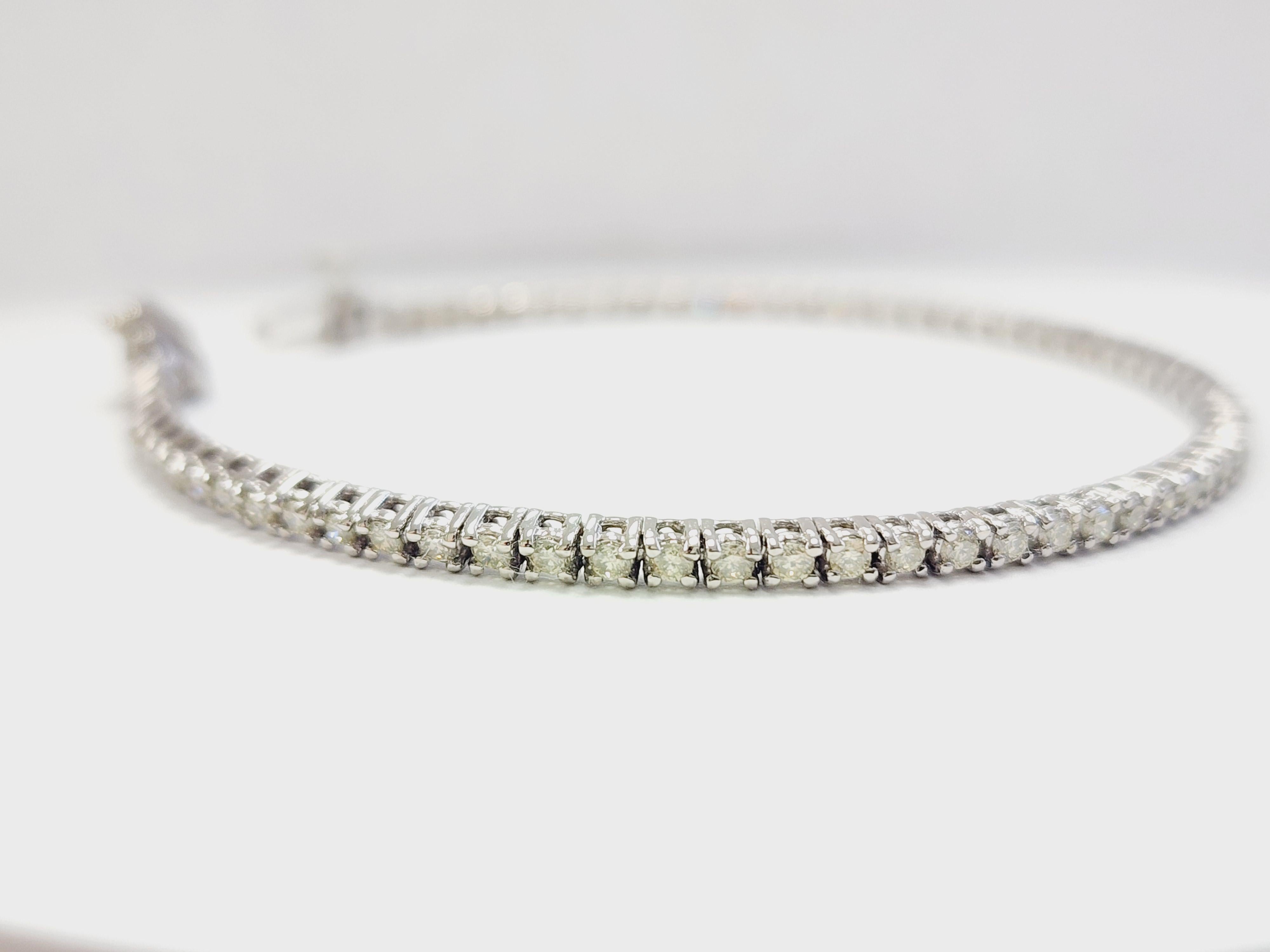 Modern 1.90 Carat Natural Diamond Tennis Bracelet 14 Karat White Gold For Sale