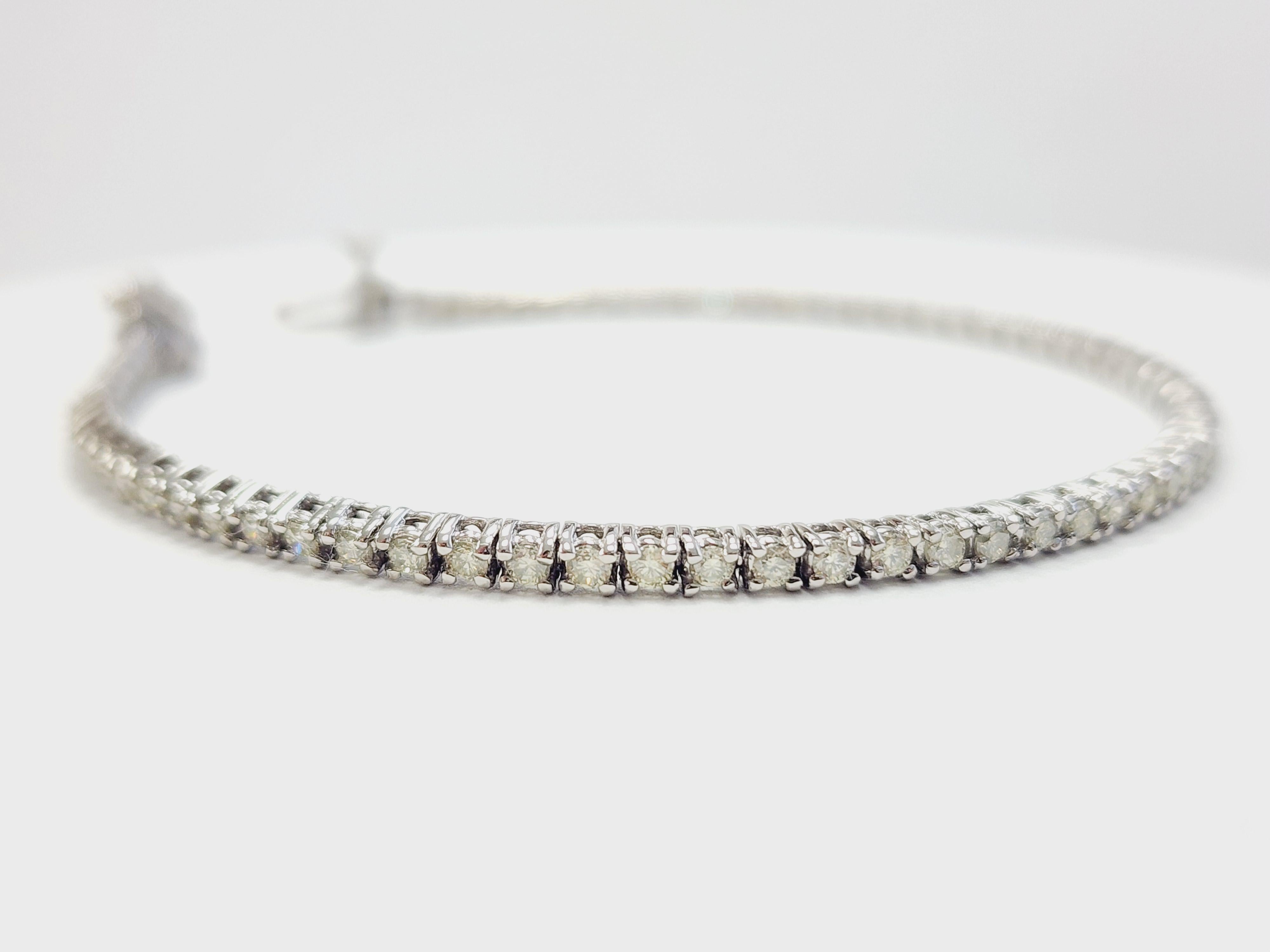 Brilliant Cut 1.90 Carat Natural Diamond Tennis Bracelet 14 Karat White Gold For Sale