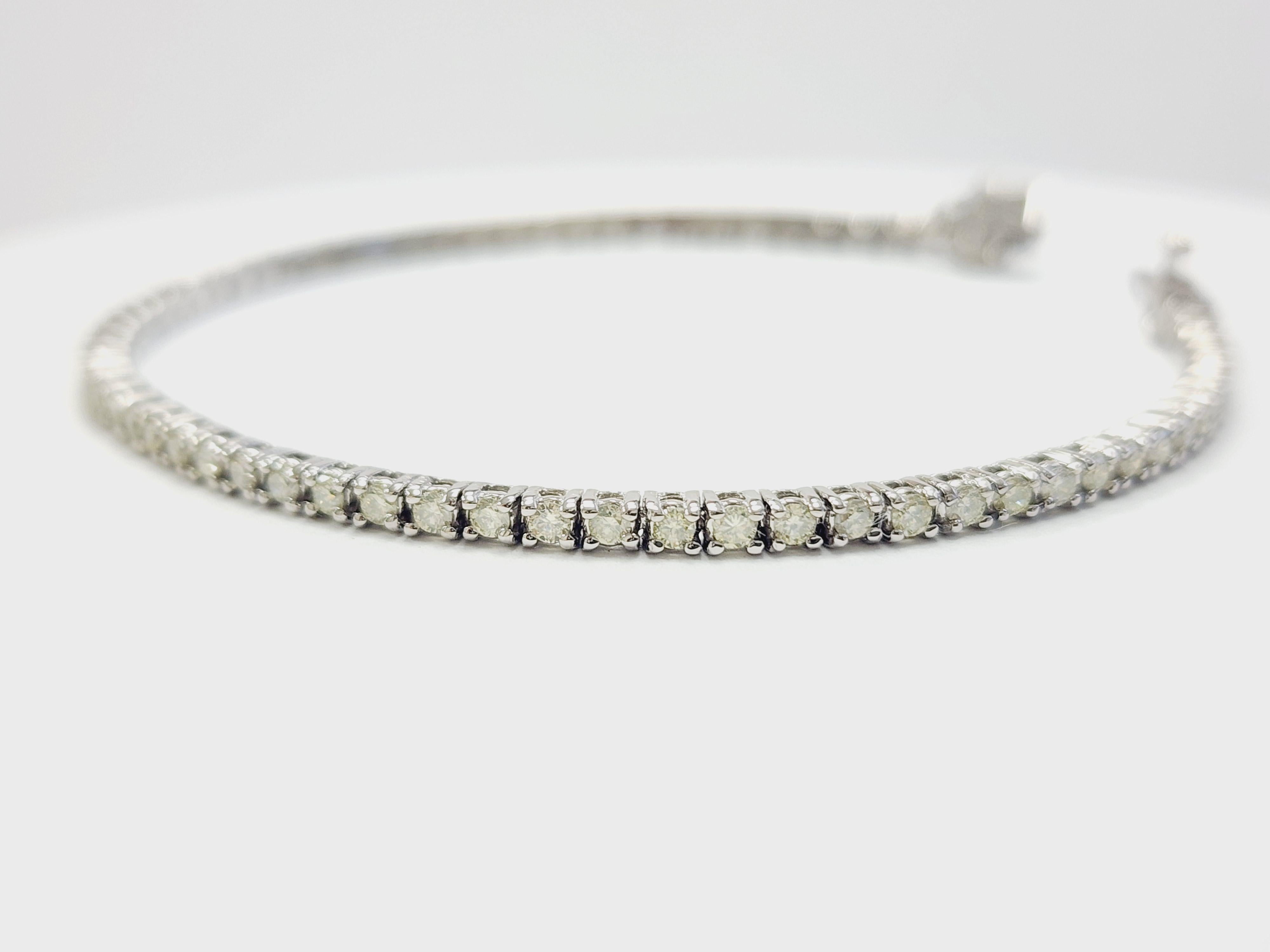 1.90 Carat Natural Diamond Tennis Bracelet 14 Karat White Gold For Sale 1