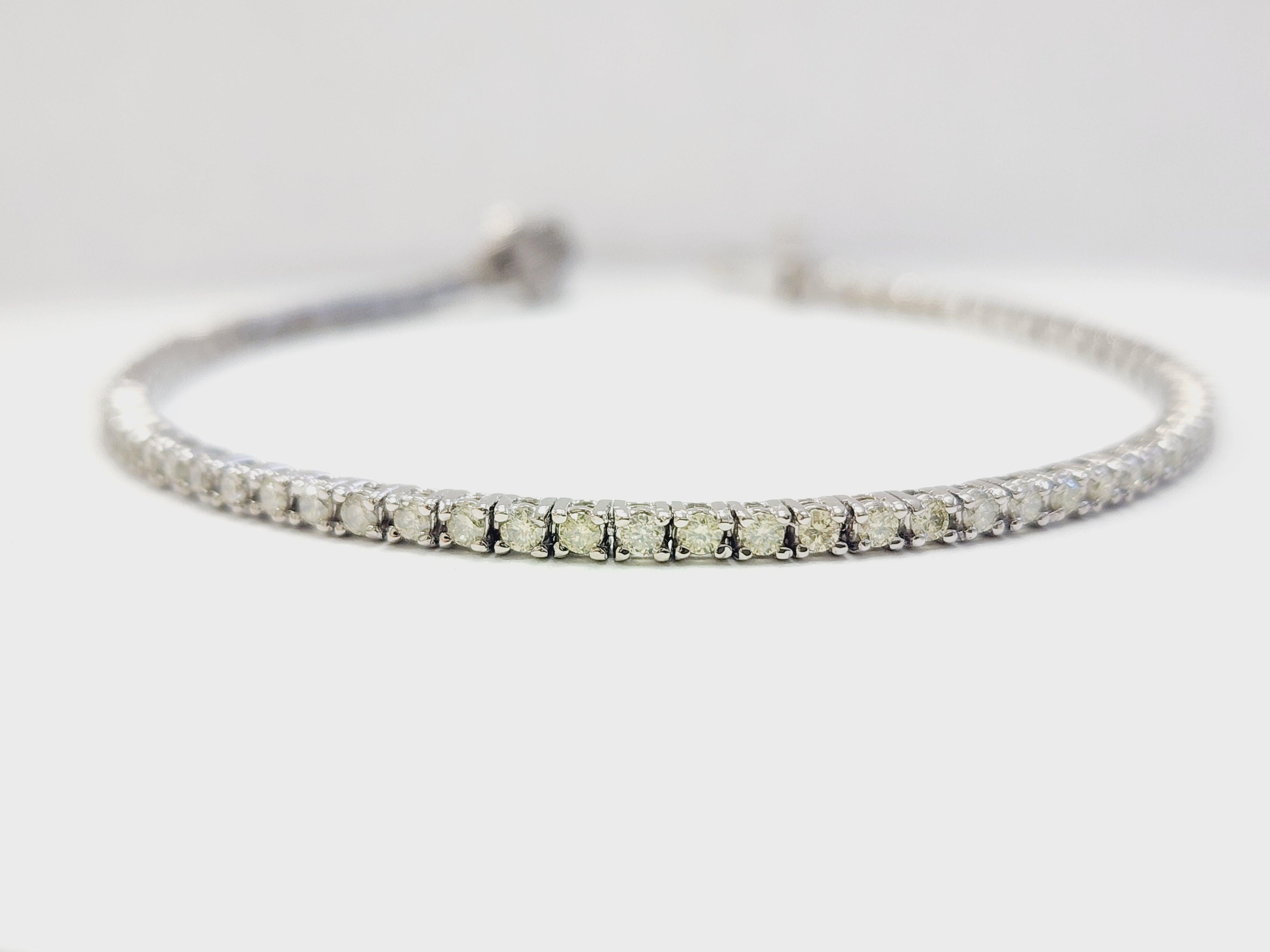 1.90 Carat Natural Diamond Tennis Bracelet 14 Karat White Gold For Sale 2