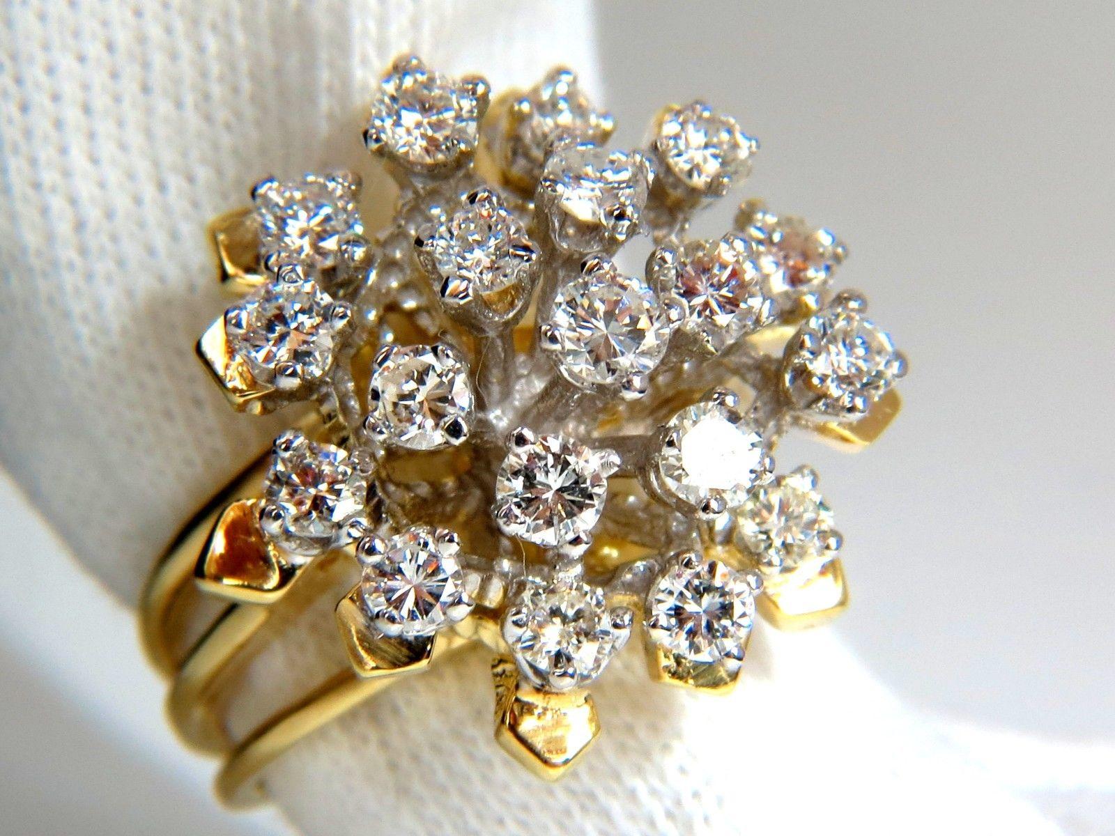Bague cocktail flottante en relief en or 14 carats avec diamants naturels de 1,90 carat en relief Unisexe en vente