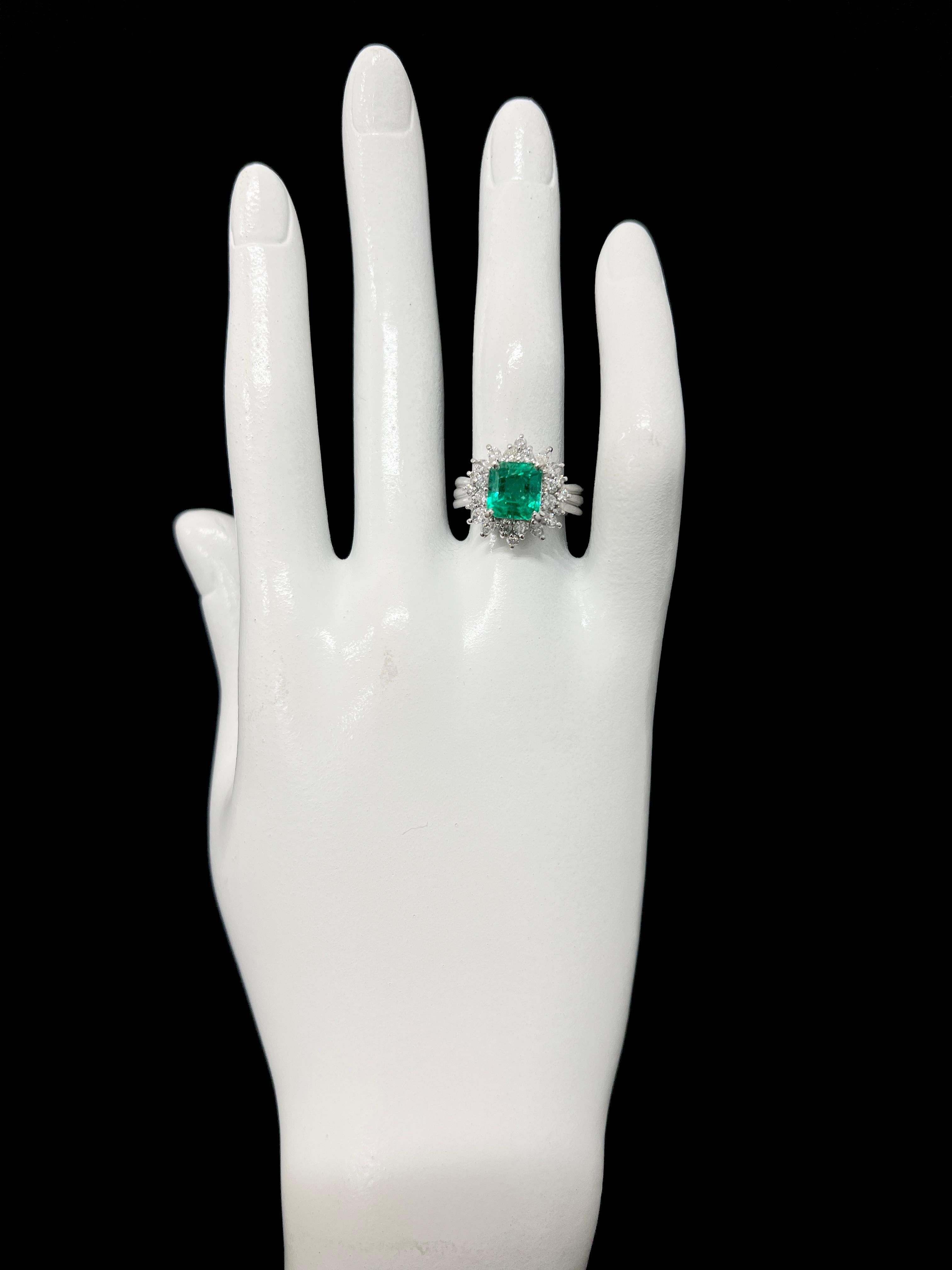 1.90 Carat Natural Emerald and Diamond Cocktail Ring Set in Platinum For Sale 1
