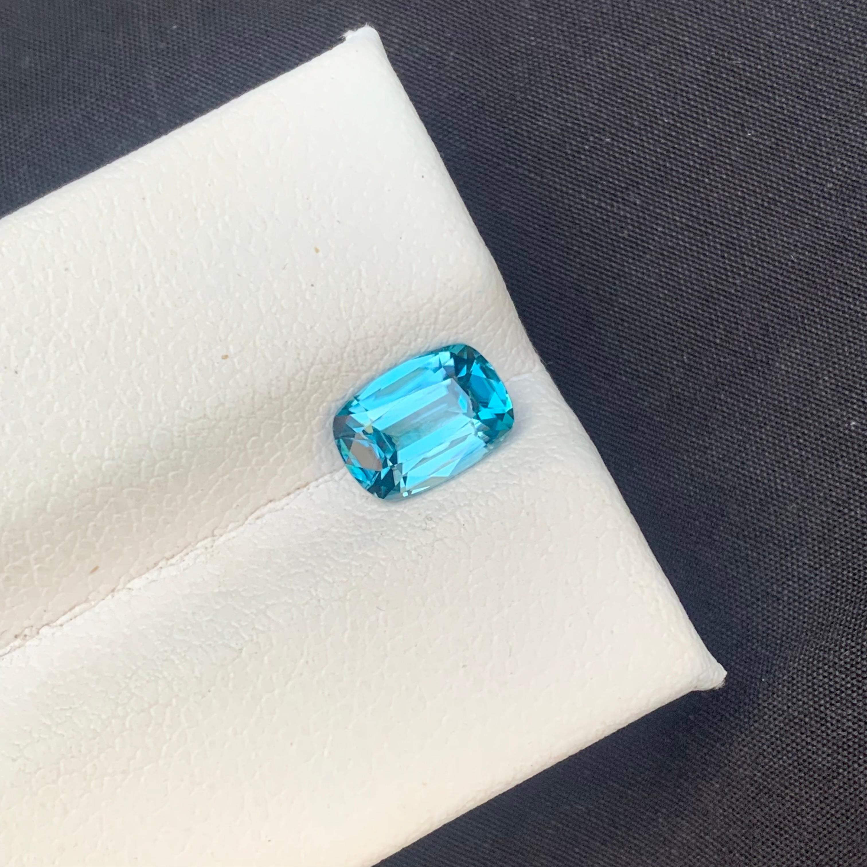 Bague en zircon bleu clair naturel de 1,90 carat, pierre précieuse en forme de coussin du Cambodge en vente 1