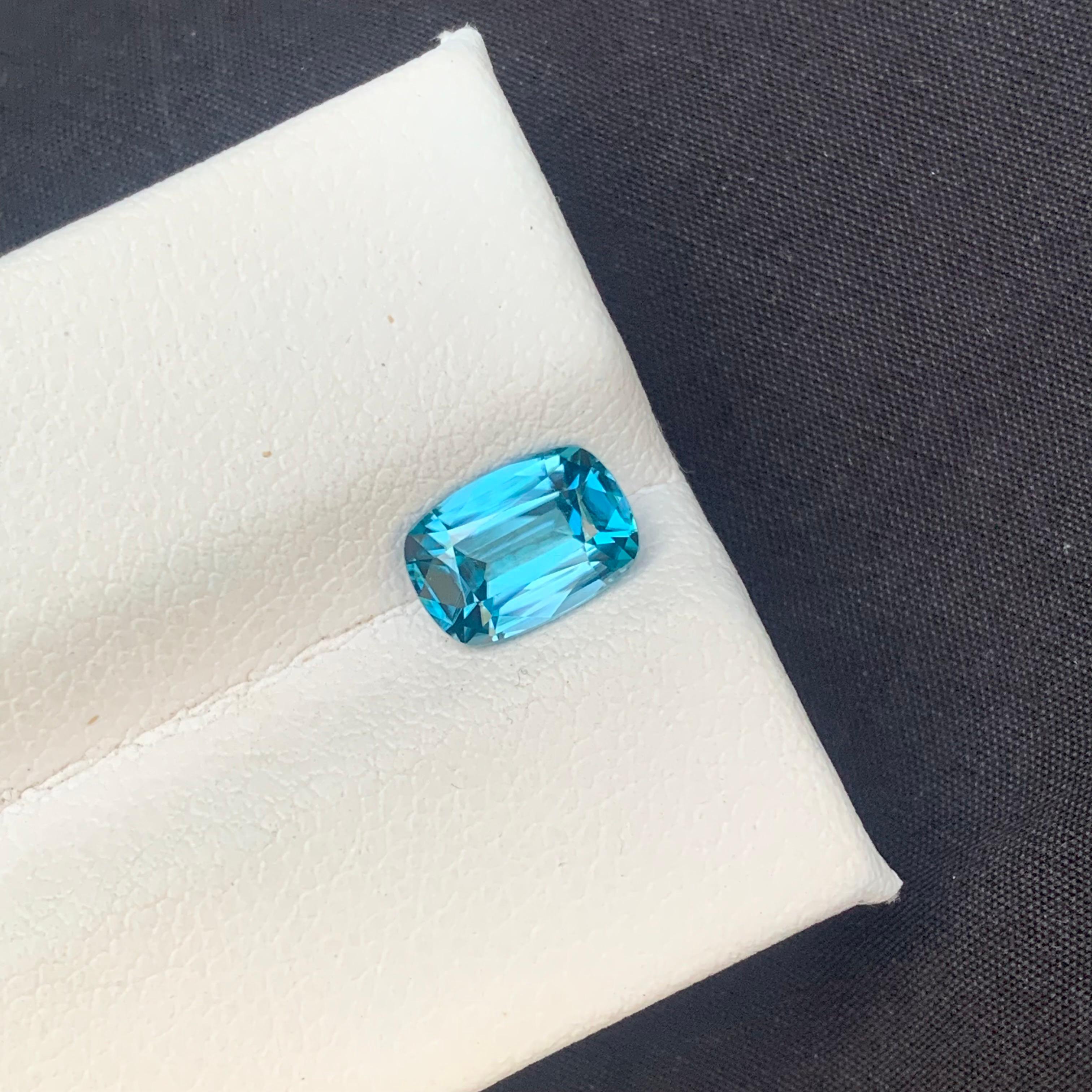 Bague en zircon bleu clair naturel de 1,90 carat, pierre précieuse en forme de coussin du Cambodge en vente 2