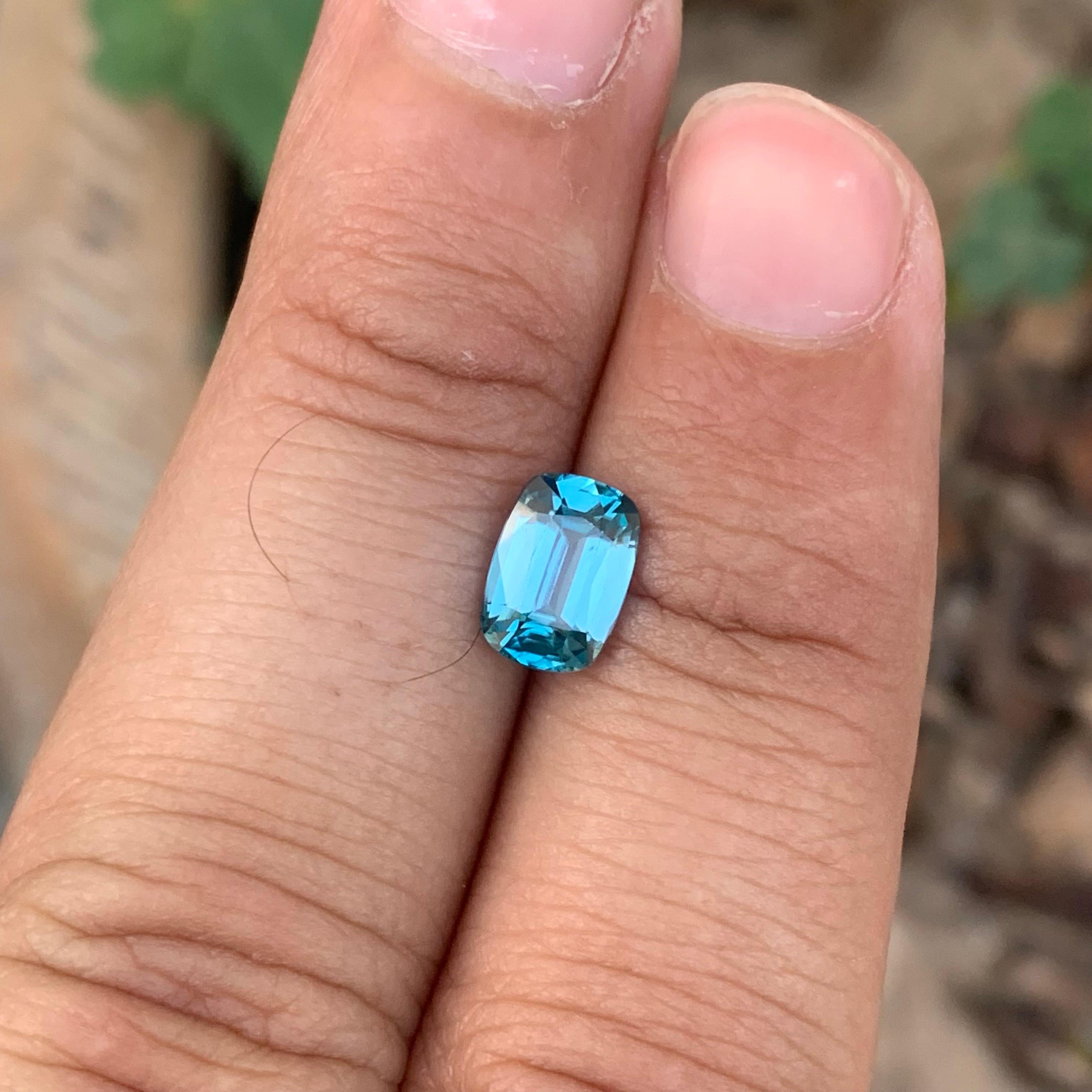 Bague en zircon bleu clair naturel de 1,90 carat, pierre précieuse en forme de coussin du Cambodge en vente 5