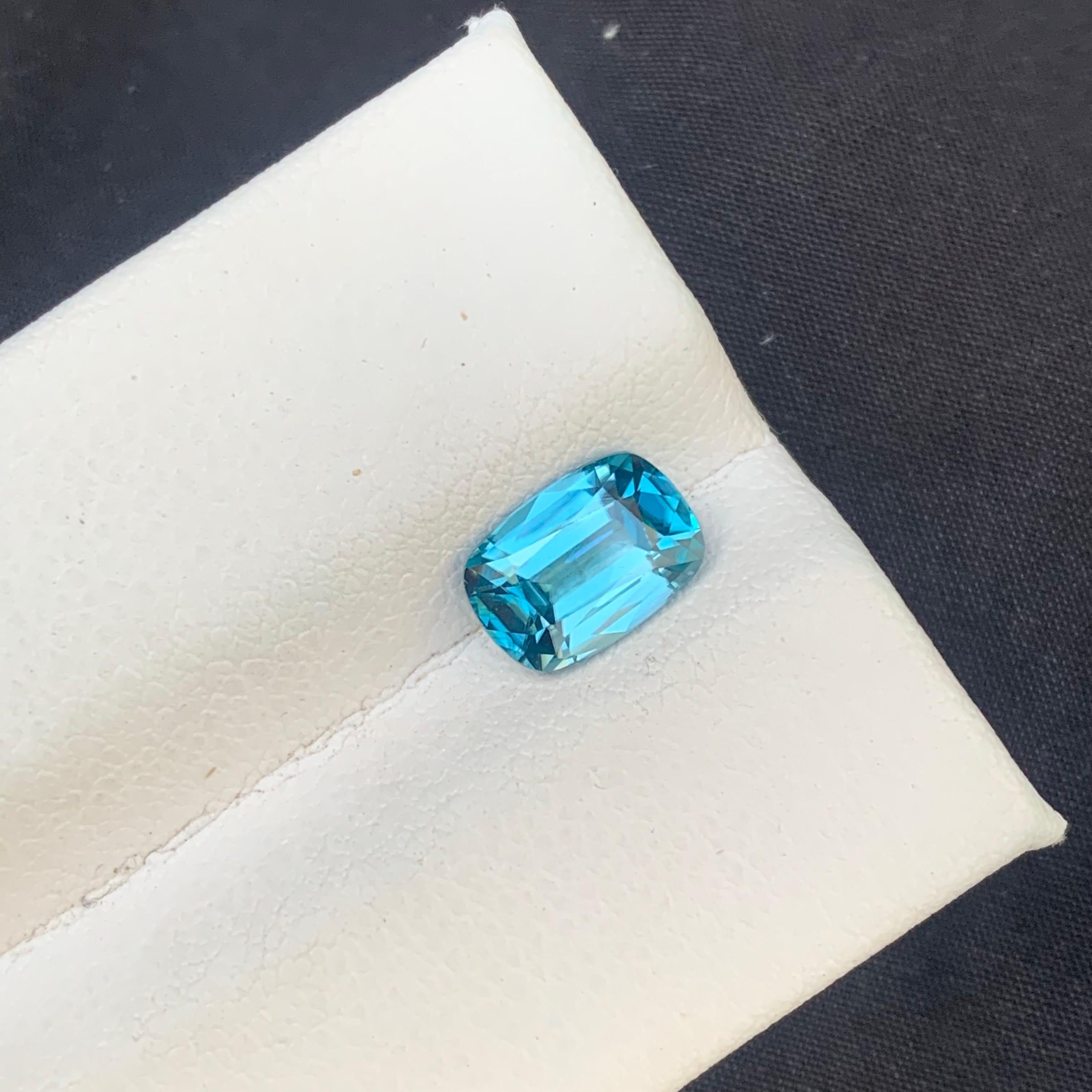 pierre zircon bleu