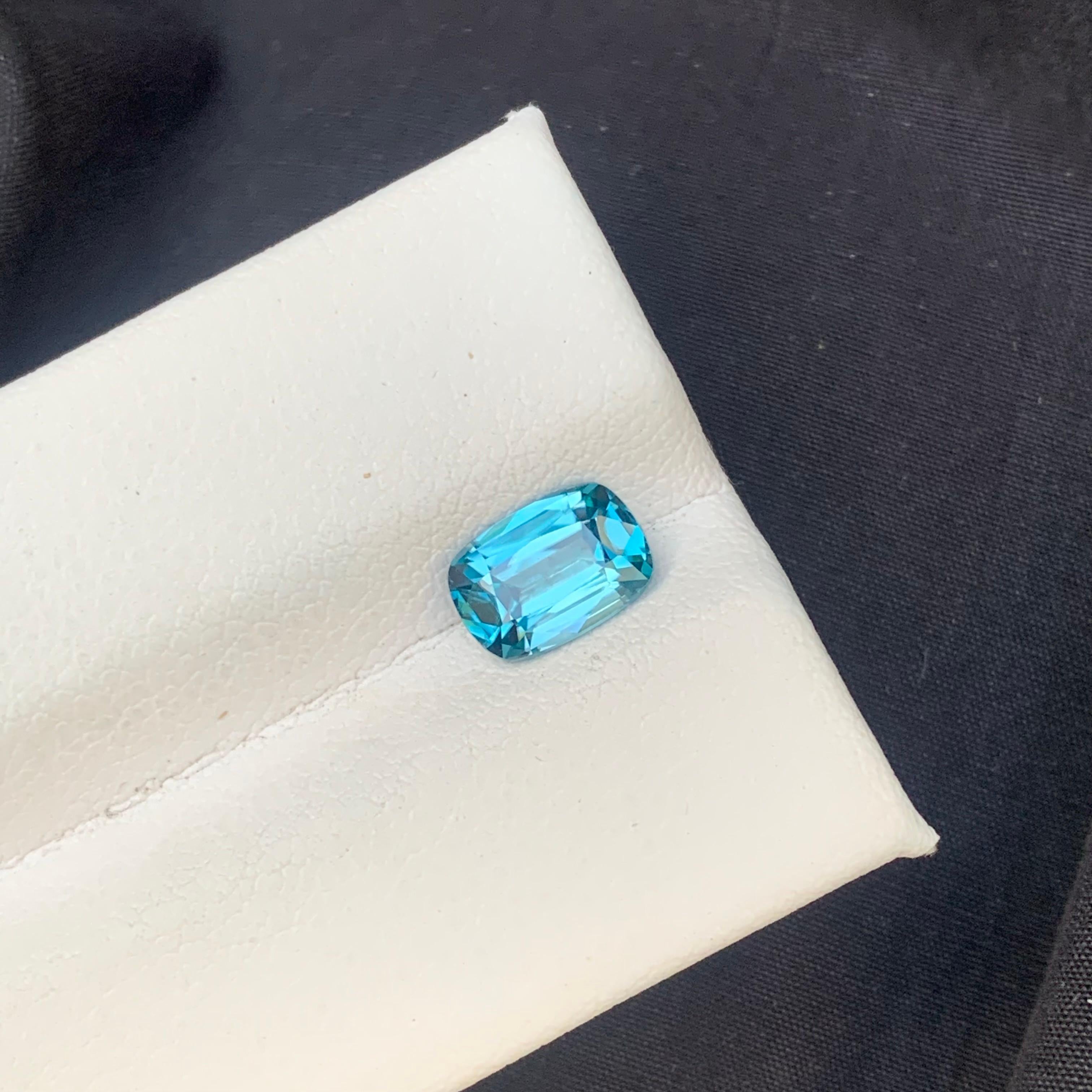 Taille coussin Bague en zircon bleu clair naturel de 1,90 carat, pierre précieuse en forme de coussin du Cambodge en vente