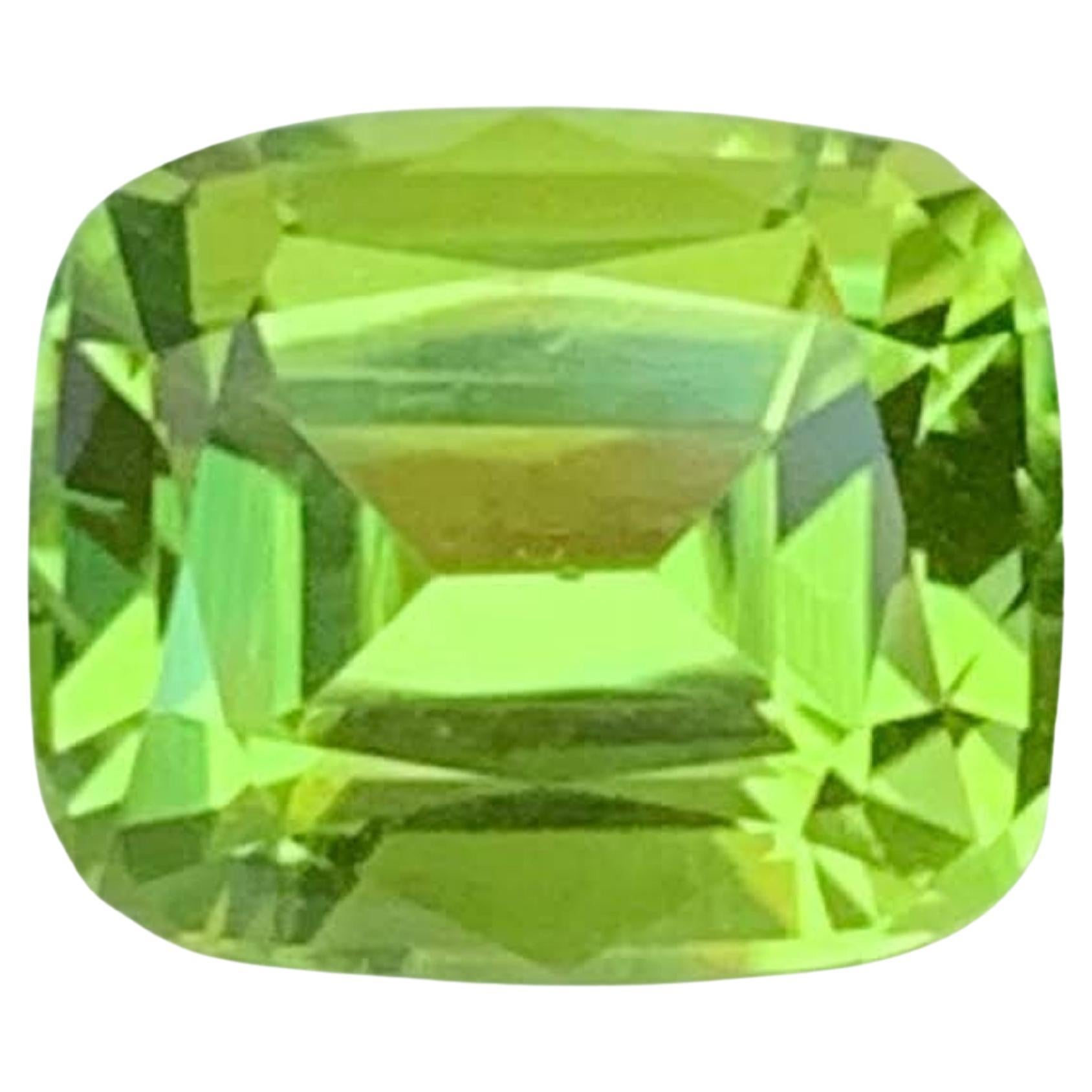 1.90 carati di peridoto verde mela sciolto naturale con taglio a cuscino Gemma pakistana in vendita