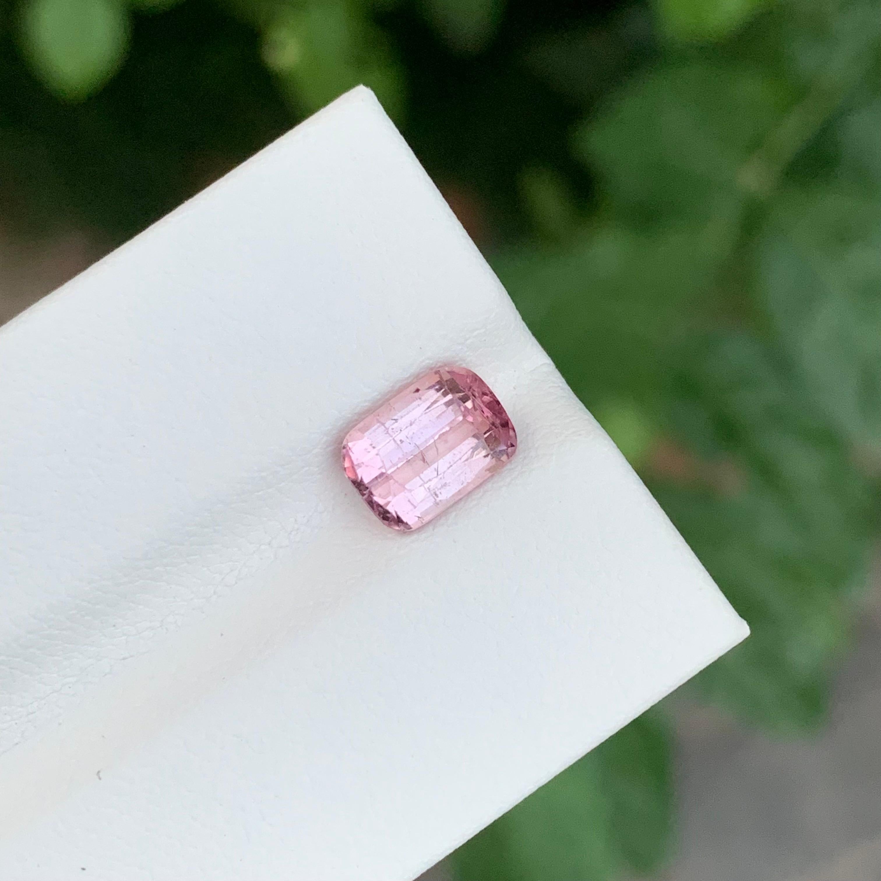 Taglio cuscino 1,90 carati di tormalina rosa sciolta Nature a forma di cuscino in vendita